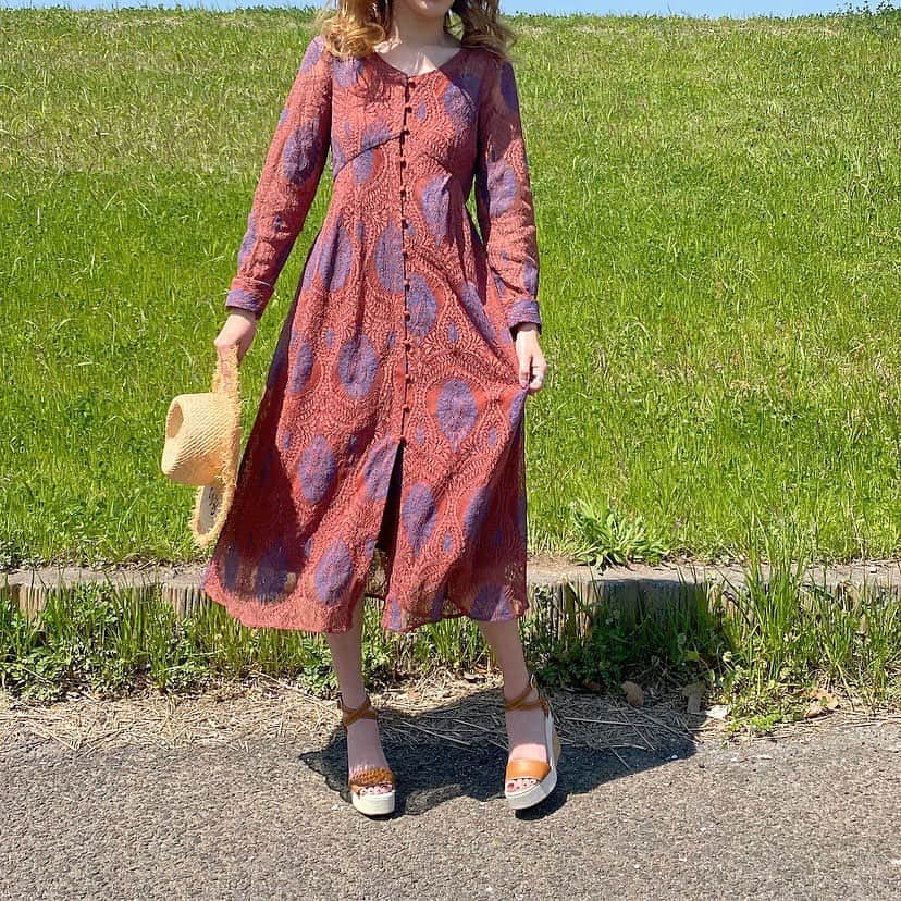 Maiさんのインスタグラム写真 - (MaiInstagram)「・ この前着てた @titivatejp  のコードレースヴィンテージワンピース🌸 ・ このピンクブラウンの色とレースのデザインが可愛い💕 ・ 裏地が付いてて、これ1枚でサラッと着れるのが🙆‍♀️💫 ・ 身長164cmの私はSサイズを着てます♪ ・ #titivate #ティティベイト #titivatestyle #コードレースヴィンテージワンピース #fashion #ootd #code #ワンピース」4月10日 12時12分 - maimaimai1016