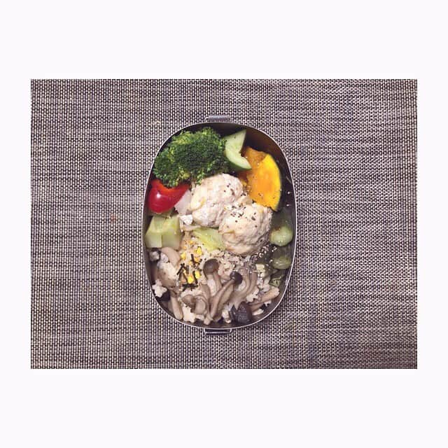 みのり(26)＠東京 ダイエットのインスタグラム：「お昼ごはん . 胸肉のハンバーグ 玄米キノコごはん(ふりかけ) ブロッコリー ぶろの茎 かぼちゃ オクラ ピクルス . . 休みなら、仕事したくなるけど 仕事はじまると早く帰りたい。(笑) . ほんとないものねだりがすぎるぞ、わい。 . つつ疲れた(*´･ω･｡) . ◉ライザップ公認の紹介アンバサダーです。 〜紹介特典で、お安く入会できます〜 . ▶︎全国どの店舗でもOK ▷２週間のトライアルコースもあります(^_^)/ ▶︎カウンセリング予約前にご連絡ください . ◎入会やカウンセリングをお考えの方、 ご質問なども、DM✉️ください。 . ★トレーニング見学もできます★ . 📺RIZAP TVCM出演 🏅RIZAP BMG ファイナリスト2017.2018 . #rizap #ライザップ . #ダイエット #diet #ダイエット日記 #レコーディングダイエット #instadiet #ダイエット仲間募集 #ダイエッター #公開ダイエット  #昼ごはん #昼御飯 #lunch #昼ご飯 #昼食  #おうちごはん #糖質制限 #healthyfood #healthylifestyle  #fitmeal #oneplate #cleanmeals #lowglycemic」