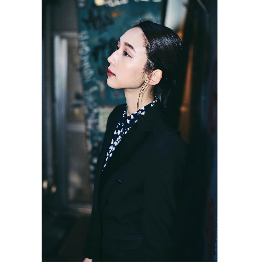 松原汐織のインスタグラム：「#testshoot 🗼 Photographer / @keitasawa.photo  Hair&Make up artist / @irodori_yone  Styling by myself 🙋🏻‍♀️」