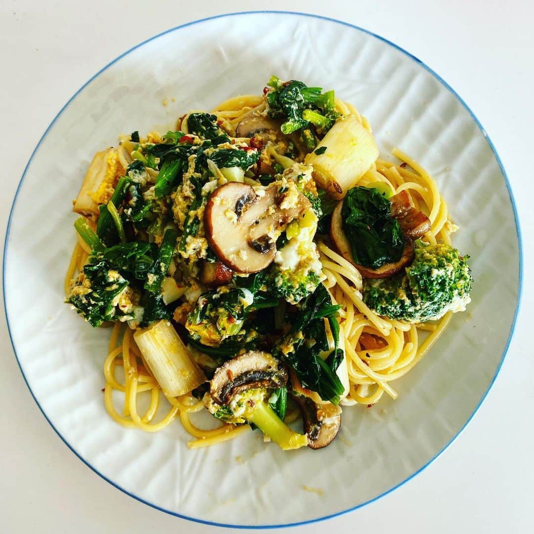 のインスタグラム：「I cooked Pasta for my lunch in the studio...外食にも飽きてきたのでパスタを作ってみた。#stayhome #vegipasta」