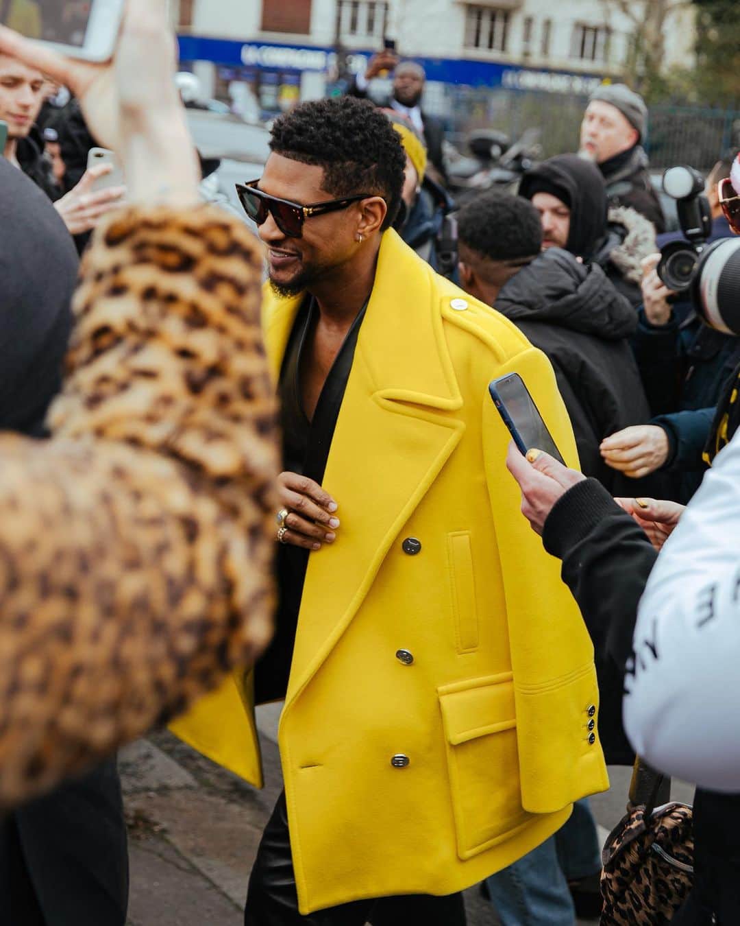 가로수길 , Seoulのインスタグラム：「PFW @balmain 🔥🔥 어셔형님 사진으로 스타뚜🤛🏻🤛🏻」