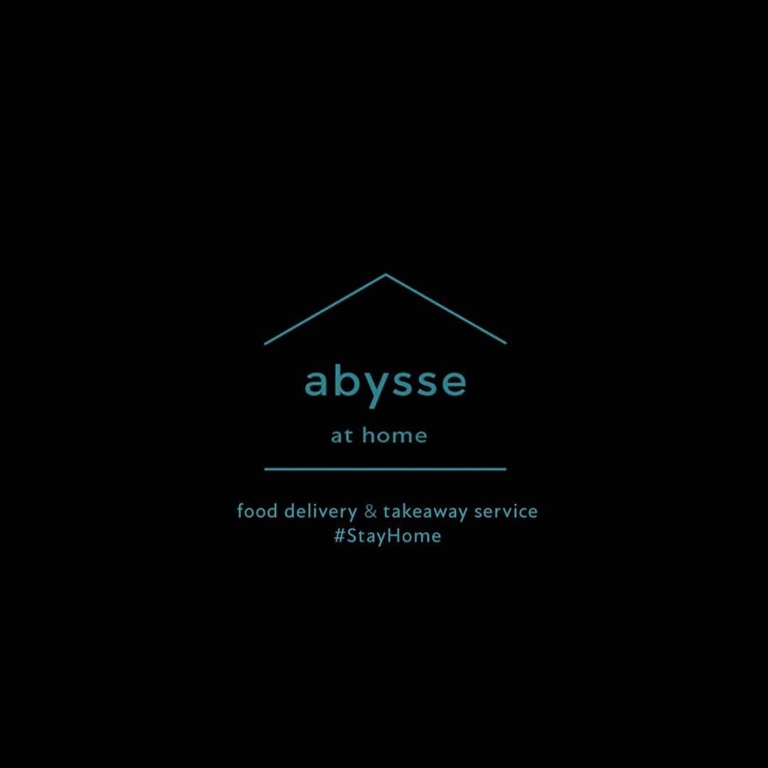 川上俊のインスタグラム：「abysse at home :  @abysserestaurant  food delivery & takeaway service https://abysse.jp/ - 今の時期を乗り越えるために、#StayHome での楽しみや笑顔のために。 abysse がテイクアウト及びフードデリバリーのサービスをスタートし、ウェブサイトも abysse at home をメインにアップデートしオープンしました　↓  abysse at home  https://abysse.jp/  僕および artless は、この abysse at home の試みをデザインで少しでもバックアップしたいと思います。その場しのぎのデザインではなく、新たなロゴデザインを行い、デリバリーおよびテイクアウト用のメニュー、そして、SNS用イメージやオフィシャルウェブサイトのアップデートなどのデザインを行なっています。  ー  abysse at home： サービス内容について下記になります。  フードデリバリーの場合、abysse のスタッフが自分達の手で直接お届け致します。安心と良い状態の料理、料理の説明など、レストランで提供している体験と変わらないものをお届けしたいという気持ちから。  また、代官山の店舗にお越しいただければ、テイクアウトが可能となります。お車をお持ちの方やお近くにお住まいの方はピックアップしていただけるとチームとしては助かります。  料理は、abysse のスペシャリテであるスープドポワソンをメインに、季節を感じていただける新鮮な料理を準備しています。  abysse をサポートする気持ちとともに、オーナーシェフ／目黒 浩太郎くん @kotaromeguro  の志と誠実な気持ちが、たくさんの人に伝わればと思っています。  More information :  abysse daikanyama https://abysse.jp/ (instagram) https://instagram.com/abysserestaurant/  #shunkawakami #artlessinc #StayHome #abysse」