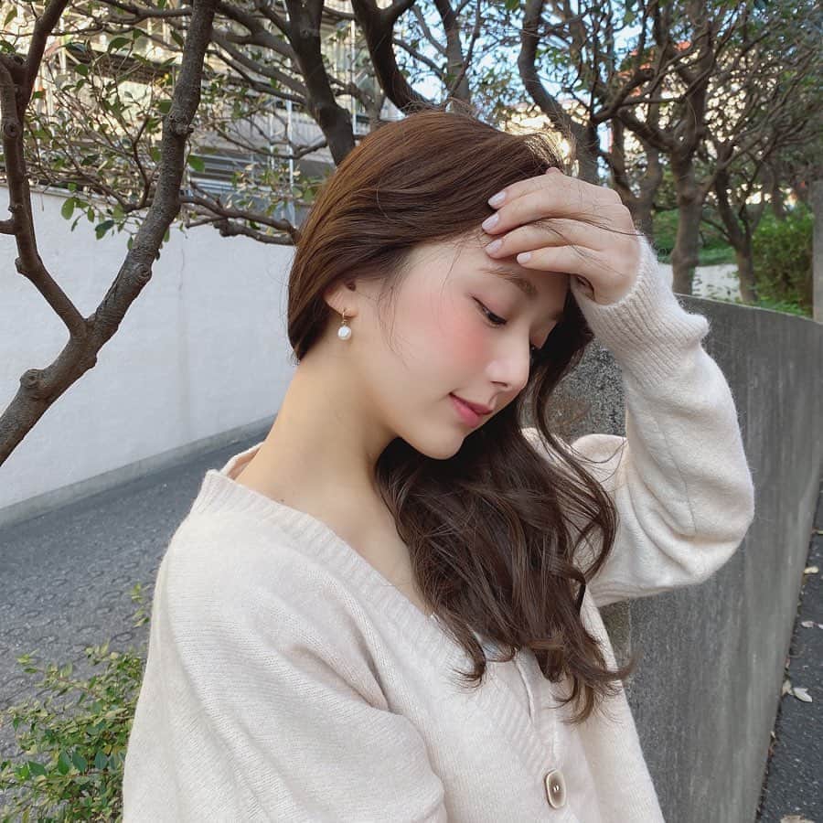 ひよんのインスタグラム：「👗ご報告💋 ㅤㅤㅤㅤㅤㅤㅤㅤㅤㅤㅤㅤㅤ 今回、みんなにご報告があります🥺！ 9/21のスーパーシーチャンネルで発表させて頂いた ひよんのお洋服ブランド『hiyon』が、 4/28をもってクローズすることになりました🥺👗💋 昔からの夢であったECサイトをオープンする夢が叶い、 最初はみんなに気に入ってもらえるお洋服を お届けできるのか、沢山不安で心配な気持ちがありました😂 だけど、みんなのおかげで 期間限定でオープンする予定だった『hiyon』が この2020年4月という長い期間、 オープンし続けられたことに嬉しい気持ちと、 みんなに対するありがとうの気持ちで溢れてます😭❤️ 本当にありがとうございます！！！ ㅤㅤㅤㅤㅤㅤㅤㅤㅤㅤㅤㅤㅤ 今回『hiyon』はクローズすることになってしまったけど また素敵な報告をできるように色々と頑張っているから、 楽しみにしててください💓💓💓 ㅤㅤㅤㅤㅤㅤㅤㅤㅤㅤㅤㅤㅤ  そして、今回閉店セールとしてサイト内にある商品を セールにさせていただきました(^ ^)！ 流行りに囚われず着れるお洋服ばかりなので、 是非チェックしてみてね😆👗💋 ㅤㅤㅤㅤㅤㅤㅤㅤㅤㅤㅤㅤㅤ 本当に長い間、『hiyon』を愛してくださって ありがとうございました☺️😢💓💓 ㅤㅤㅤㅤㅤㅤㅤㅤㅤㅤㅤㅤㅤ いま色々お外にも出られなくて 大変な時期が続くけど、 また何気ない当たり前で幸せな日常を 送れるまでは、 今出来るおしゃれとかメイクを楽しんでいこうね🥰🥰 ㅤㅤㅤㅤㅤㅤㅤㅤㅤㅤㅤㅤㅤ これからも何卒よろしくお願いいたします❤️ ㅤㅤㅤㅤㅤㅤㅤㅤㅤㅤㅤㅤㅤ ひよん」