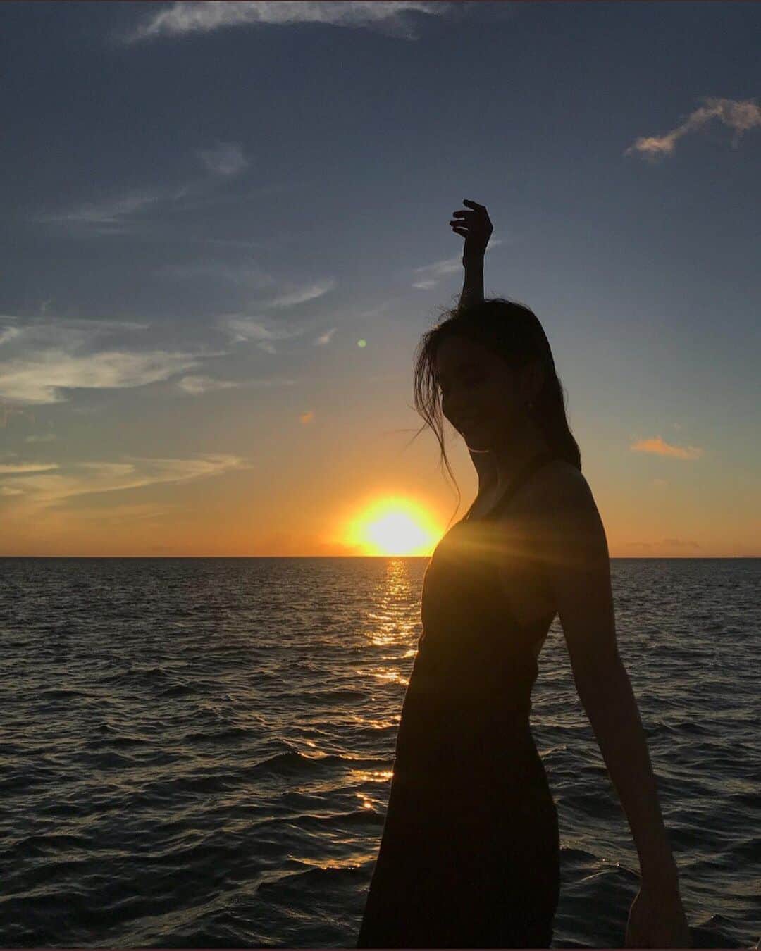 大見謝葉月さんのインスタグラム写真 - (大見謝葉月Instagram)「撮影で沖縄行った時の🌇 はやく平和な世界になリますように🕊  #sunset」4月10日 14時34分 - h_a_z_k_i
