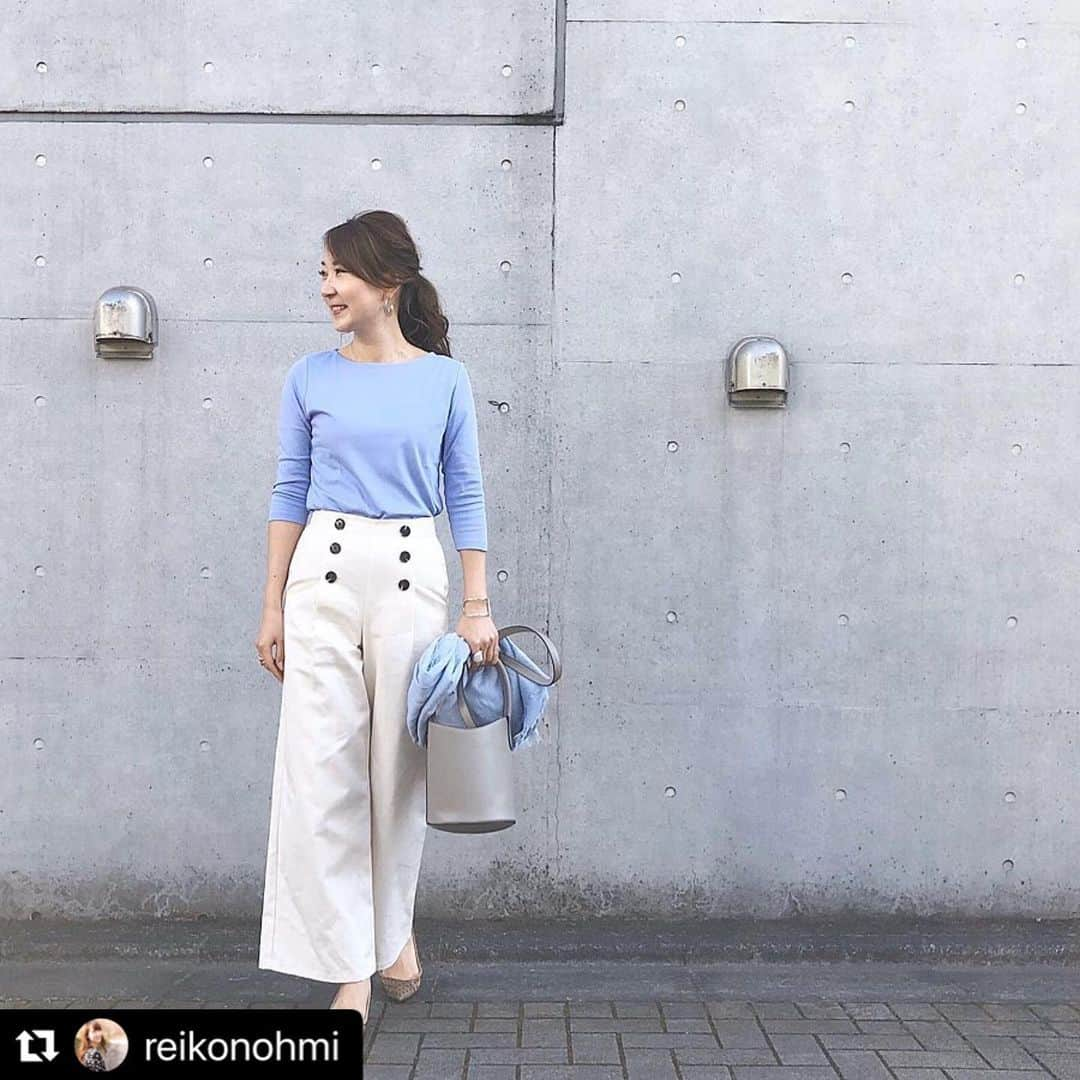 doclasse_styleさんのインスタグラム写真 - (doclasse_styleInstagram)「【PICK UP POST】 . #repost  @reikonohmi さん 素敵な投稿ありがとうございます🌸😊 . ---------------------------------------- . #Tシャツ (ポートネック7分袖/58cm丈) ¥2,990+税 品番：18026 . ----------------------------------------- . ＊ドゥクラッセＴシャツ：#doclasse  @doclasse_style ＊ワイドパンツ：#gu#ジーユー ＊大判ストール： @macoccainfo ＊パンプス： @tsurubymarikooikawa  #ツルバイマリコオイカワ ＊アクセサリー：#DONOBAN #ドノバン  @juicyrock_official ＊ピアス：#stellahollywood @stellarhollywood ・ @doclasse_style の 「ドゥクラッセＴシャツ・ボートネック7分袖/58cm丈」 私のカラーはライラック。 ・ 生地がしっかりしていて形が綺麗だから オンにもオフにも大活躍しそうな予感。 しかもお値段2990円！ 高見えするので色違いで購入しようか検討中。 ・ #ドゥクラッセtシャツ #ボートネック#ドゥクラッセ  #ダブルフロント #大人のtシャツ #白tシャツ#PR  #高見えコーデ #プチプラコーデ #プチプラ #ジーユーコーデ #ジーユー購入品 #シンプルコーデ  #休日コーデ #春コーデ#きれいめカジュアル  #大人フェミニン#フェミニンコーデ #アラサーコーデ #30代ファッション #30代コーデ」4月10日 14時43分 - doclasse_style