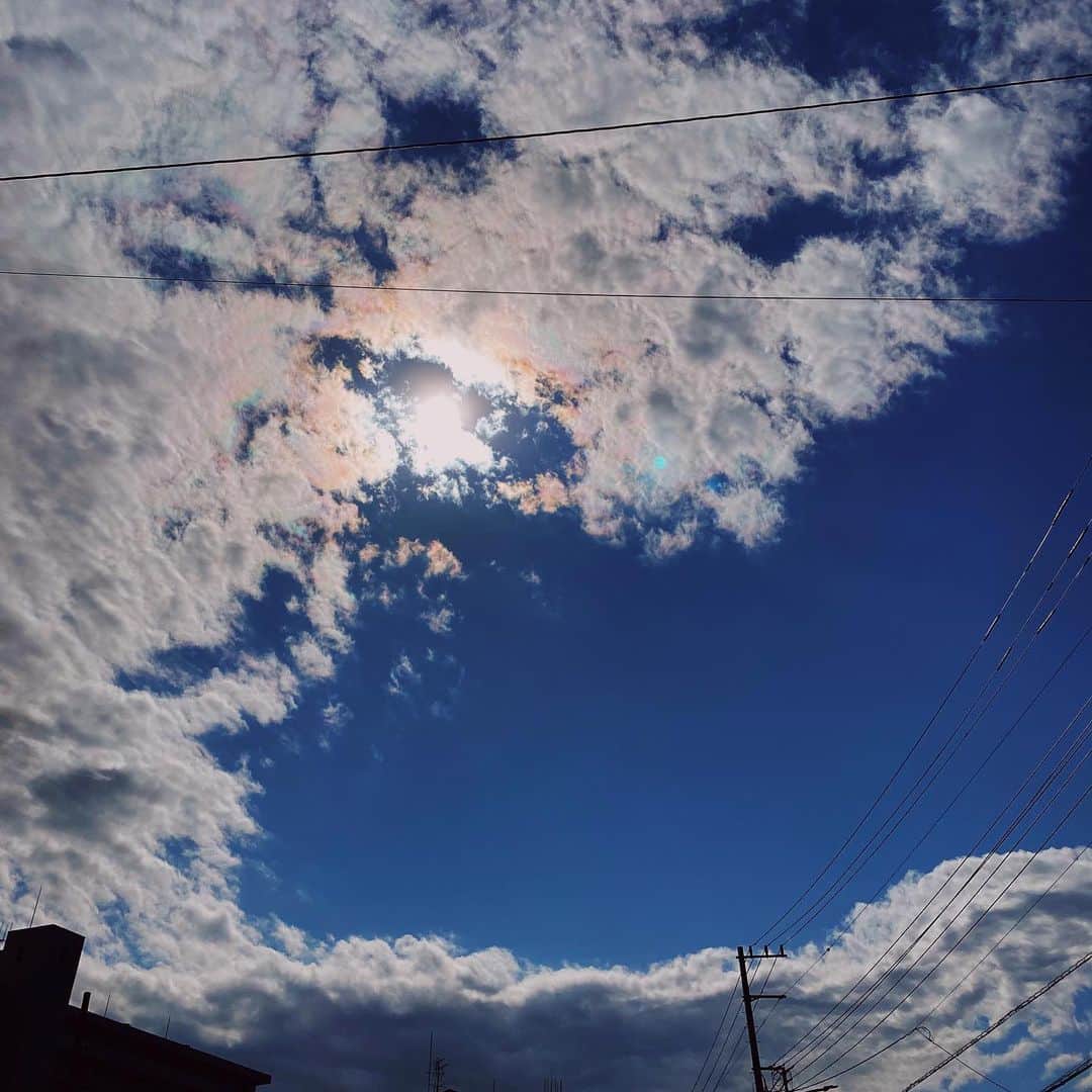 山口愛実のインスタグラム：「空がかっこいい  街が静かだと 画角が広く感じる」