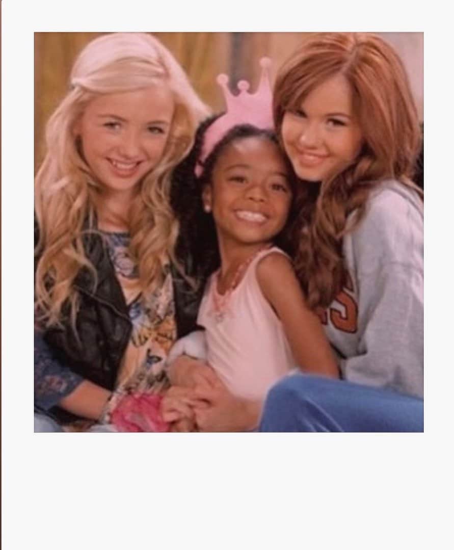 ペイトン・リストのインスタグラム：「A Jessie Cast reunion is happening TODAY, April 10th at 2PM ET/11AM PT  TO RAISE MONEY for the Actors Fund, for everyone in entertainment.  Excited to be reunited with this fam for a good cause during this time.」