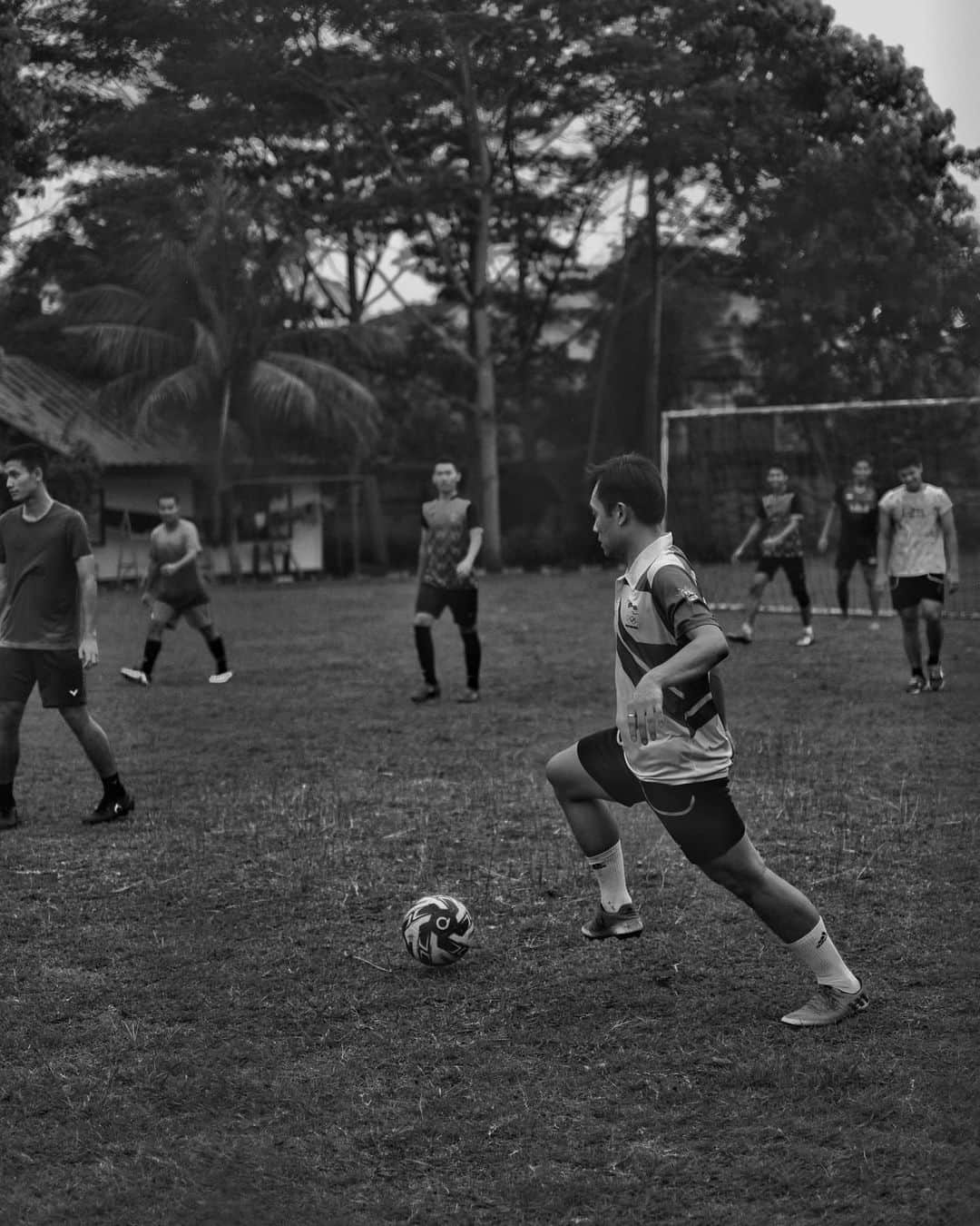 グレイシア・ポリーさんのインスタグラム写真 - (グレイシア・ポリーInstagram)「Latihan wajib anak cowok setiap sore.. main bola! #mencarikerjaan #greysiapoliiphoto」4月10日 15時12分 - greyspolii