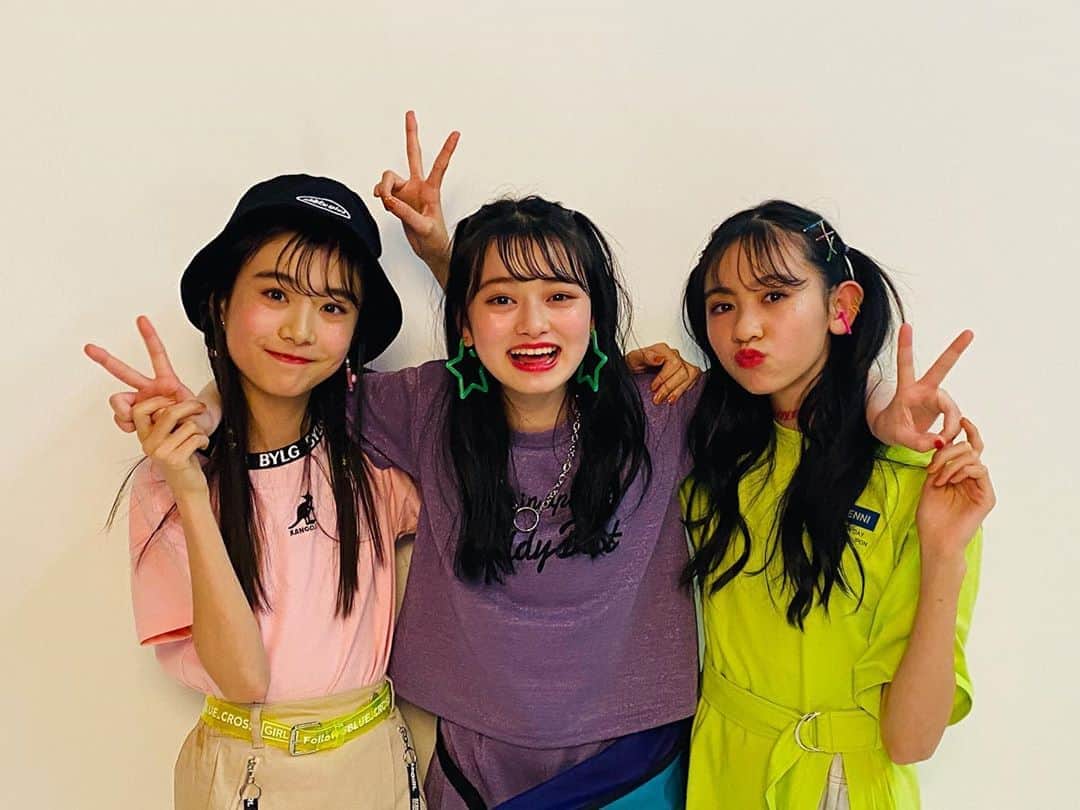 ニコ☆プチのインスタグラム：「🍇🍋🍇🍋🍇﻿ ﻿ ﻿ みんなおうちで元気にしてるっ？！﻿ 4月号表紙組おふしょ、どーぞっ🤍🤍🤍﻿ ﻿ ﻿ #ニコプチ　#プチモ　#ファッション﻿ #近藤藍月　#高比良由菜　#入江美沙希」