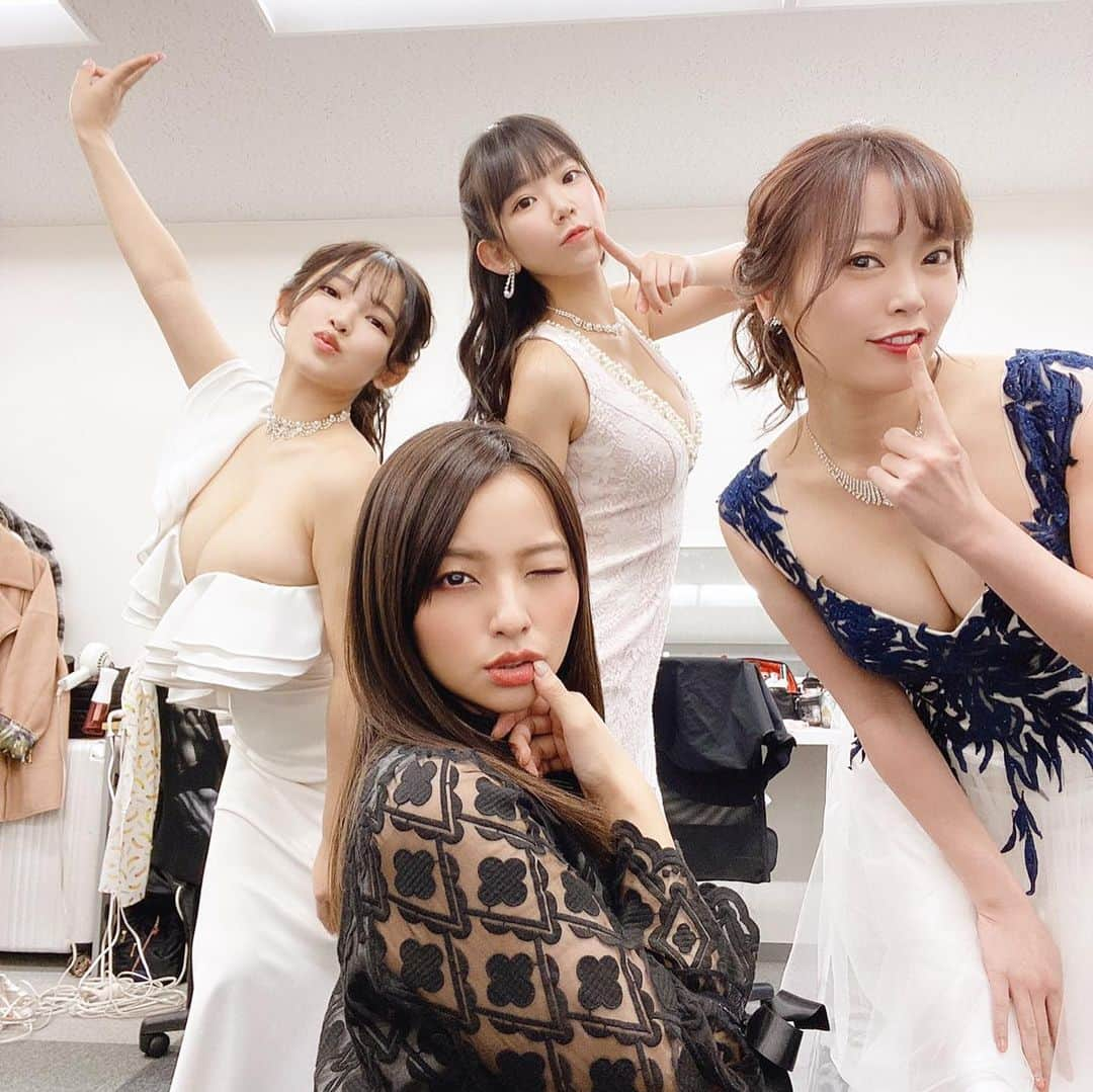 水崎綾女さんのインスタグラム写真 - (水崎綾女Instagram)「CSテレ朝チャンネル 【てんパイクイーンseason5】アマ準決勝が今夜21:30〜放送されます。 たくさんのパイに囲まれて幸せでした☺️💛 * * * #松本圭世 #長澤茉里奈  #天木じゅん #水崎綾女 #麻雀 #てんパイクイーン #てんパイクイーン5 #巨乳 #グラビア #gravure #アナウンサー #おっぱい」4月10日 15時39分 - misakiayame