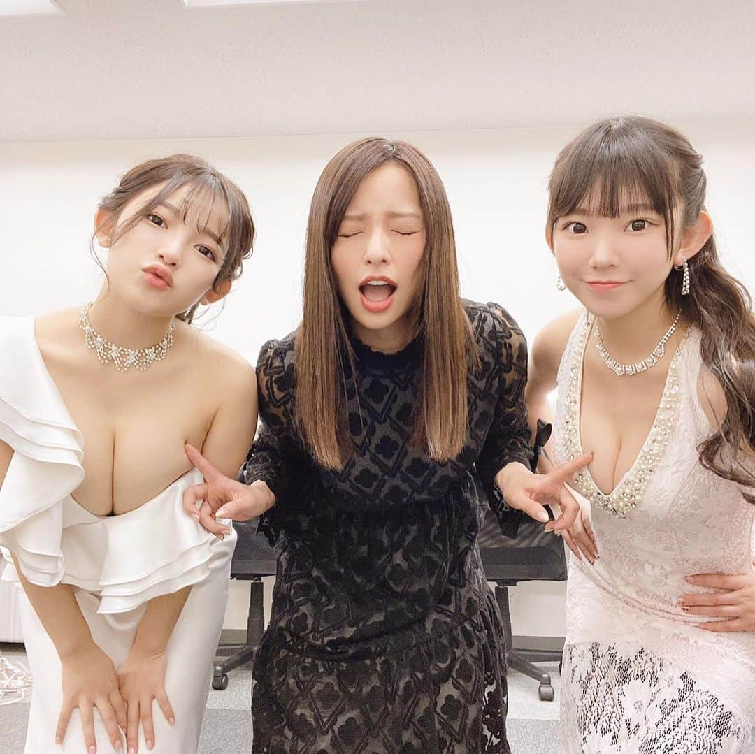 水崎綾女さんのインスタグラム写真 - (水崎綾女Instagram)「CSテレ朝チャンネル 【てんパイクイーンseason5】アマ準決勝が今夜21:30〜放送されます。 たくさんのパイに囲まれて幸せでした☺️💛 * * * #松本圭世 #長澤茉里奈  #天木じゅん #水崎綾女 #麻雀 #てんパイクイーン #てんパイクイーン5 #巨乳 #グラビア #gravure #アナウンサー #おっぱい」4月10日 15時39分 - misakiayame