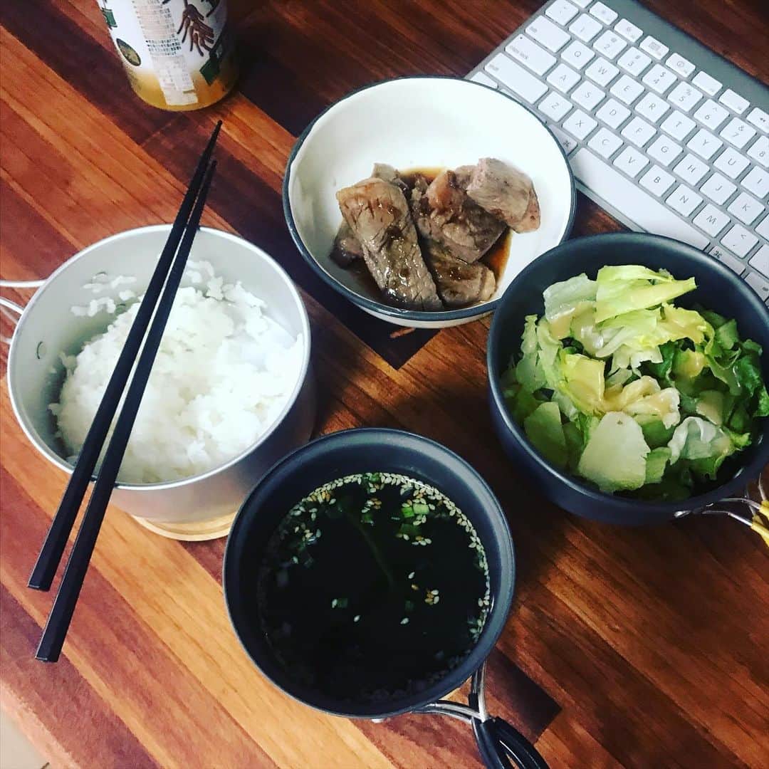 高橋文樹のインスタグラム：「今日も庭ーベキューしようと思ったら、リフォーム業者が庭を占拠してたのでやめといた。」