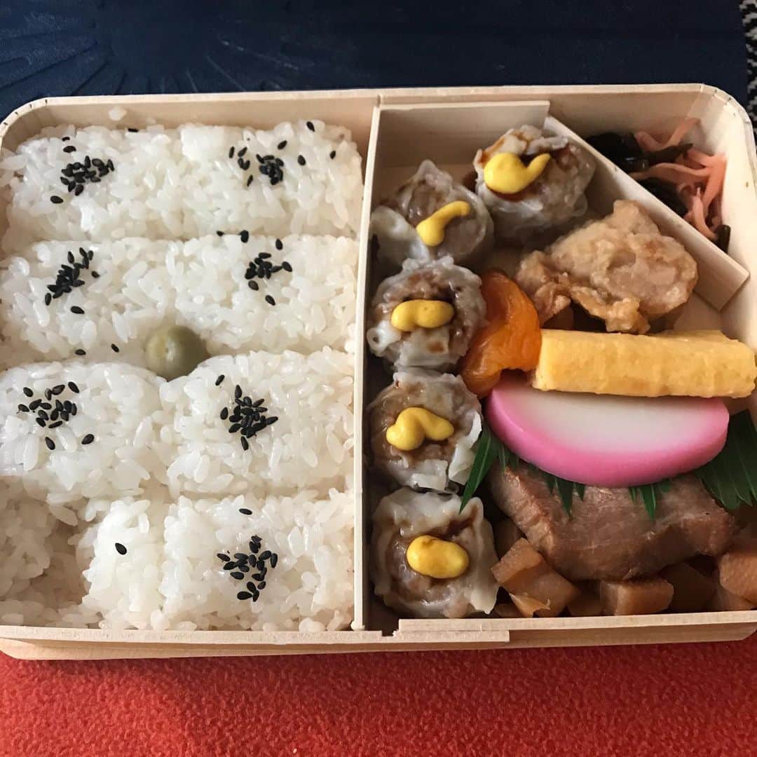 柿崎洋一郎さんのインスタグラム写真 - (柿崎洋一郎Instagram)「お家でシウマイ弁当 早く新幹線で食べれるように なって欲しい」4月10日 16時37分 - kakiyan37