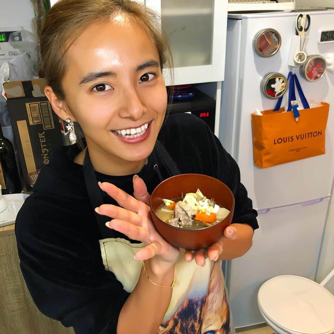 佐野千晃さんのインスタグラム写真 - (佐野千晃Instagram)「今日も今日とてお家におるるん🏠﻿ ﻿ YouTubeがご飯系ばっかりになりそうなんだけどチャンネル登録してね🥺﻿ ﻿ 毎週月曜日と金曜日の19:00に動画アップするにょん﻿ ﻿ トップページのURLから飛べるし、ストーリーのハイライトから飛べるし、更新したらストーリー絶対あげるから見てね🥺﻿ ﻿ #YouTube #見てね #サノチアキ　#佐野千晃 #ご飯 #ラン #豚汁 #作り方 #ゆるゆる﻿」4月10日 17時24分 - sanochiaki810