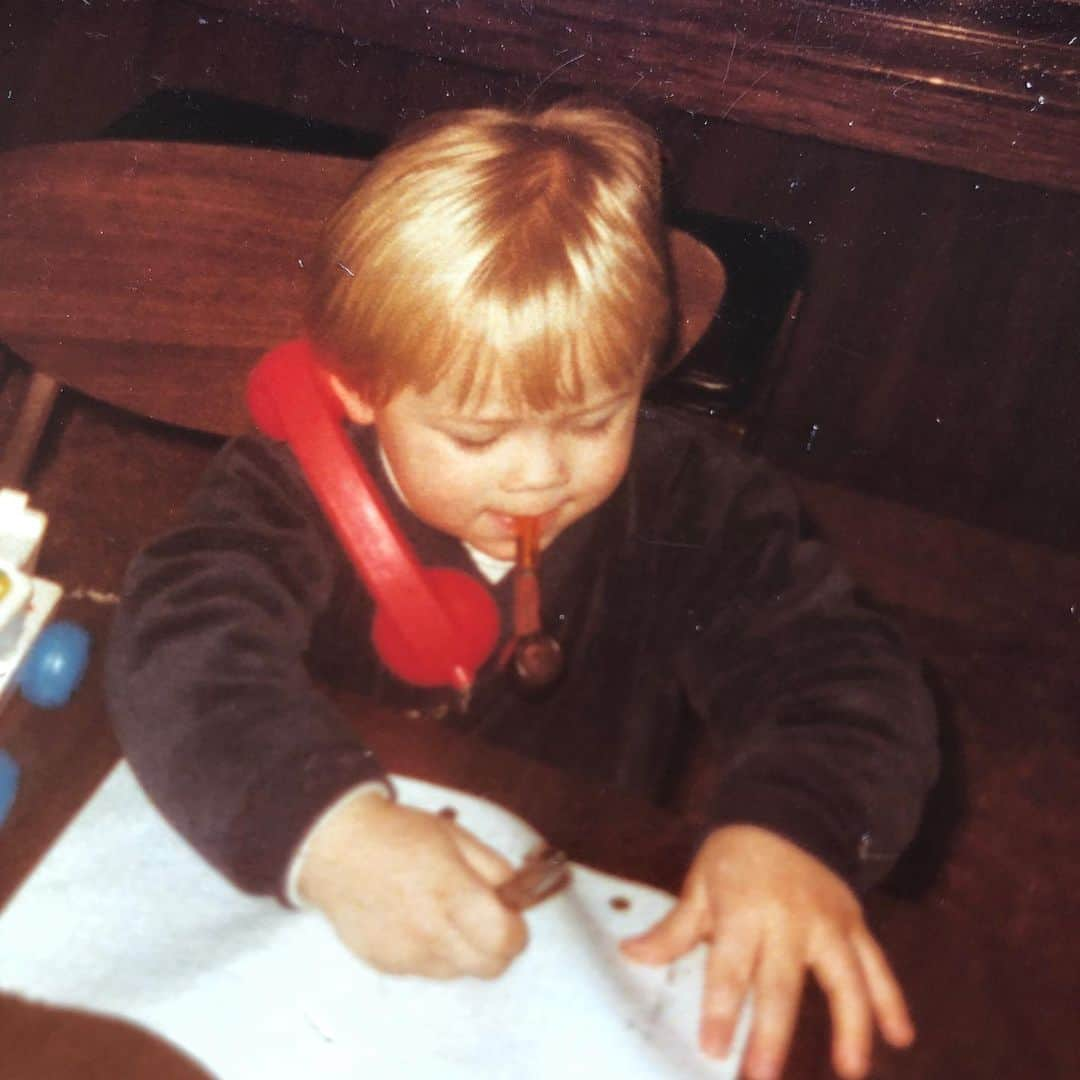 アンドリュー・ラネルズさんのインスタグラム写真 - (アンドリュー・ラネルズInstagram)「This is me in probably 1981 playing “office.” Apparently in my three year old mind, one needed to smoke a pipe to work in an office.」4月11日 3時10分 - andrewrannells