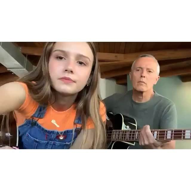 ジェイク・ジレンホールのインスタグラム：「It is a mad world but music makes it better. Thank you for this @tearsforfearsmusic #curtsmith @divabella」