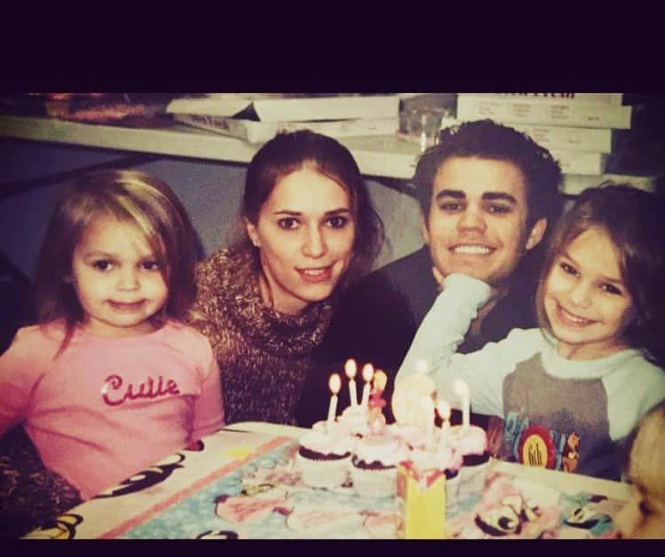 ポール・ウェズレイさんのインスタグラム写真 - (ポール・ウェズレイInstagram)「Apparently it’s national siblings day!? Pic circa 2001.  @monika.emara @leahwasilewski_ @meeeeep_______」4月11日 4時11分 - paulwesley