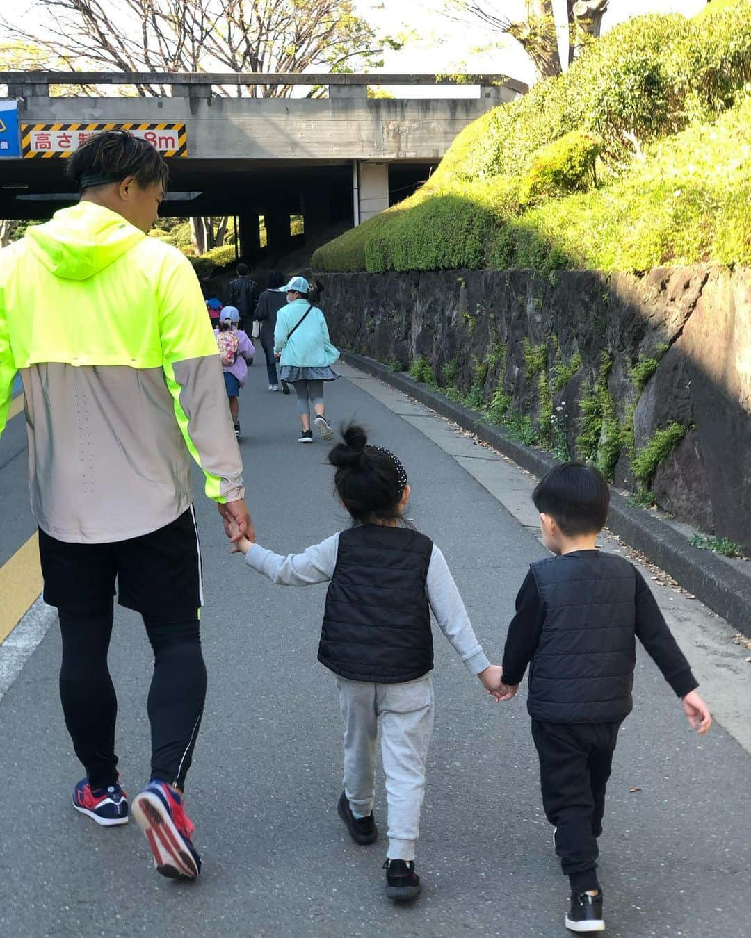 山口俊さんのインスタグラム写真 - (山口俊Instagram)「帰国後2週間が経ったので子供とランニング！ 子供のストレスもMAXだったらしい！w  #久々のランニング #走れるって幸せ#鈍った体を起こす #トレーニング」4月10日 19時35分 - shun.yamaguchi_official