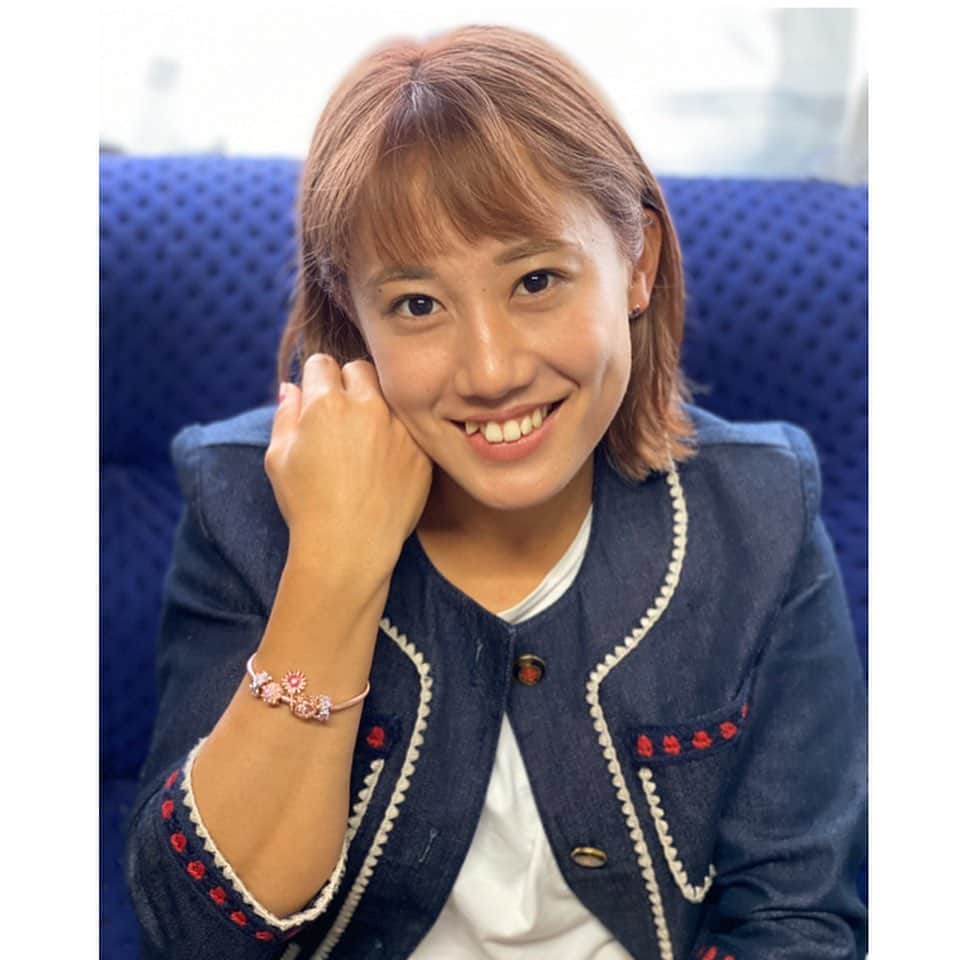 のインスタグラム：「@theofficialpandora の新作をお届けします🌸💓 ガーリーなフラワーモチーフにキュンとします🌺❤️ 可愛いブレスレットをありがとうございます💕✨ #pandora #PandoraCharm #PandoraGarden #jewelry #accessory #パンドラ #ブレスレット #アクセサリー #ジュエリー」