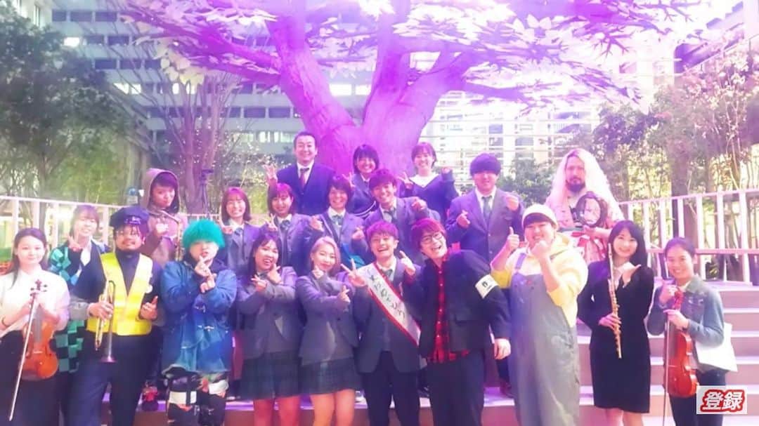 おにさん（ポケットウィズ）のインスタグラム：「先月の写真  母校の昭和学院と母校の先輩の先生  大人になってこんな形で触れ合うのはエモし  #ソフトテニス #piano」