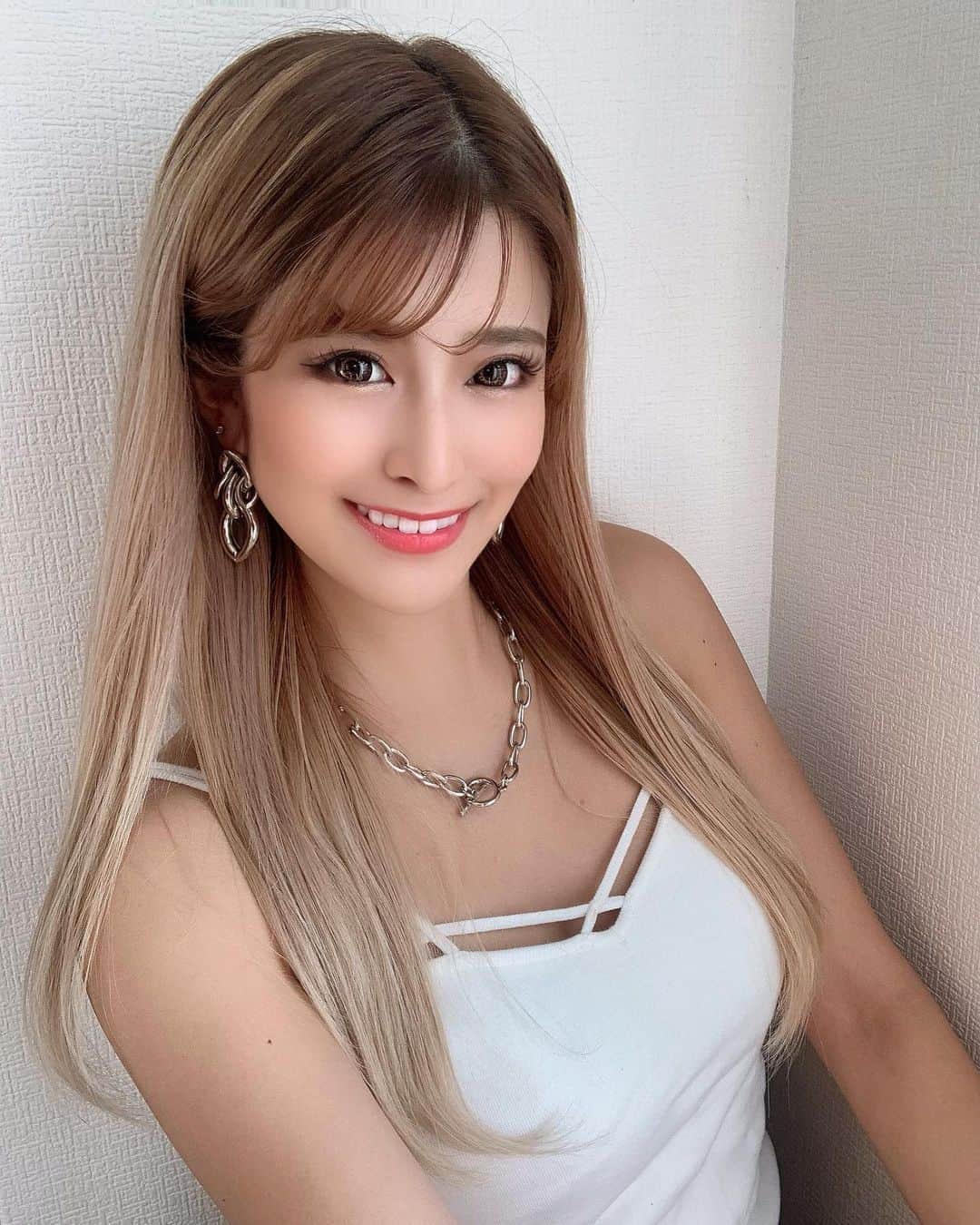 鈴木まりなのインスタグラム：「お誕生日のお祝いメッセージ沢山ありがとう😘❤️ これからもみんなよろしくね😈💖     #stayhome #stayathome #birthday #birthdaygirl」