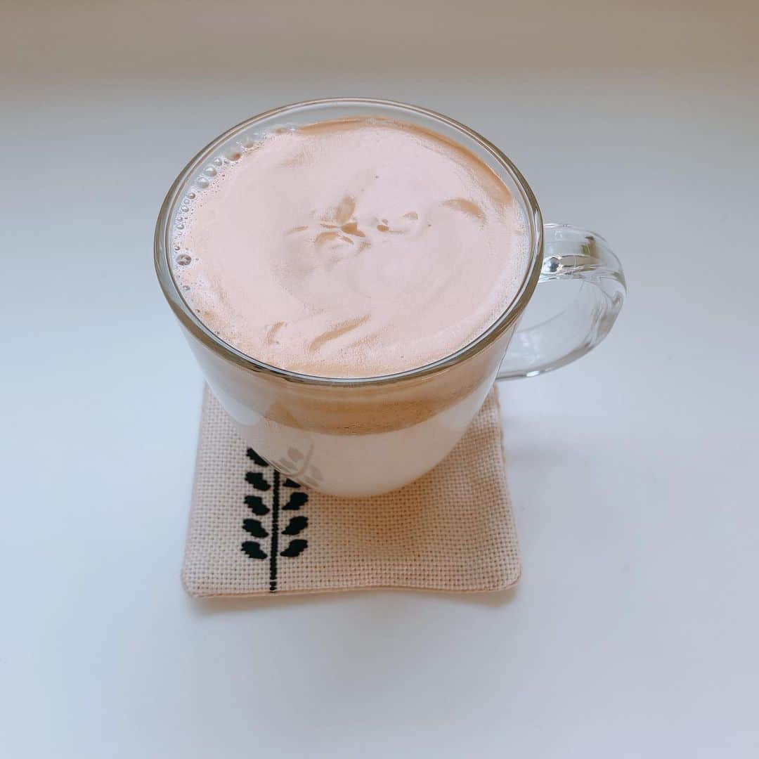 森貴美子さんのインスタグラム写真 - (森貴美子Instagram)「タルゴナコーヒー作りました😋 おうちでカフェ気分〜。 ・ ・ ・ #タルゴナコーヒー  #달고나커피  #おうち時間 #お茶タイム　#커피타임  #🏠　#집　#일본모델 #모델 #カップの持ち方変」4月10日 19時52分 - morikimi_morikimi