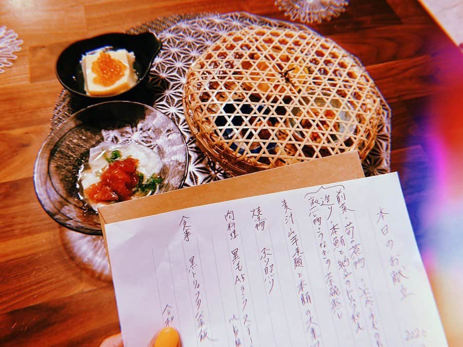 𝑵𝑶𝑹𝑰𝑲𝑶さんのインスタグラム写真 - (𝑵𝑶𝑹𝑰𝑲𝑶Instagram)「本物の旅館みたくはなかなかいかなかったが、好きな食べ物全部詰め込んだから大満足いただきました🤤 .  また来年もおいでやす🙇‍♀️♨️💕 .  #happybirthdaymylove  #おうち旅館　#典子亭 #誕生日前夜祭　#新米女将 #久々の乾杯🍻#旅館ごっこ#birthdaydinner #今夜はビール🍺 #心からいつもありがとう💓」4月10日 20時22分 - norip_ppz