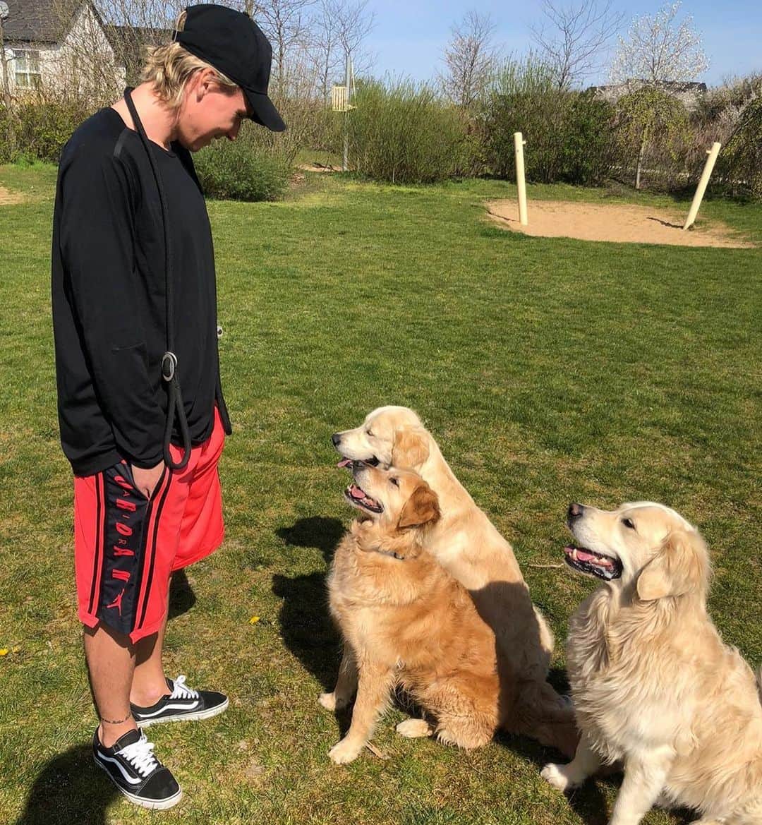 のインスタグラム：「🦁🦁 #brotherlove❤️」