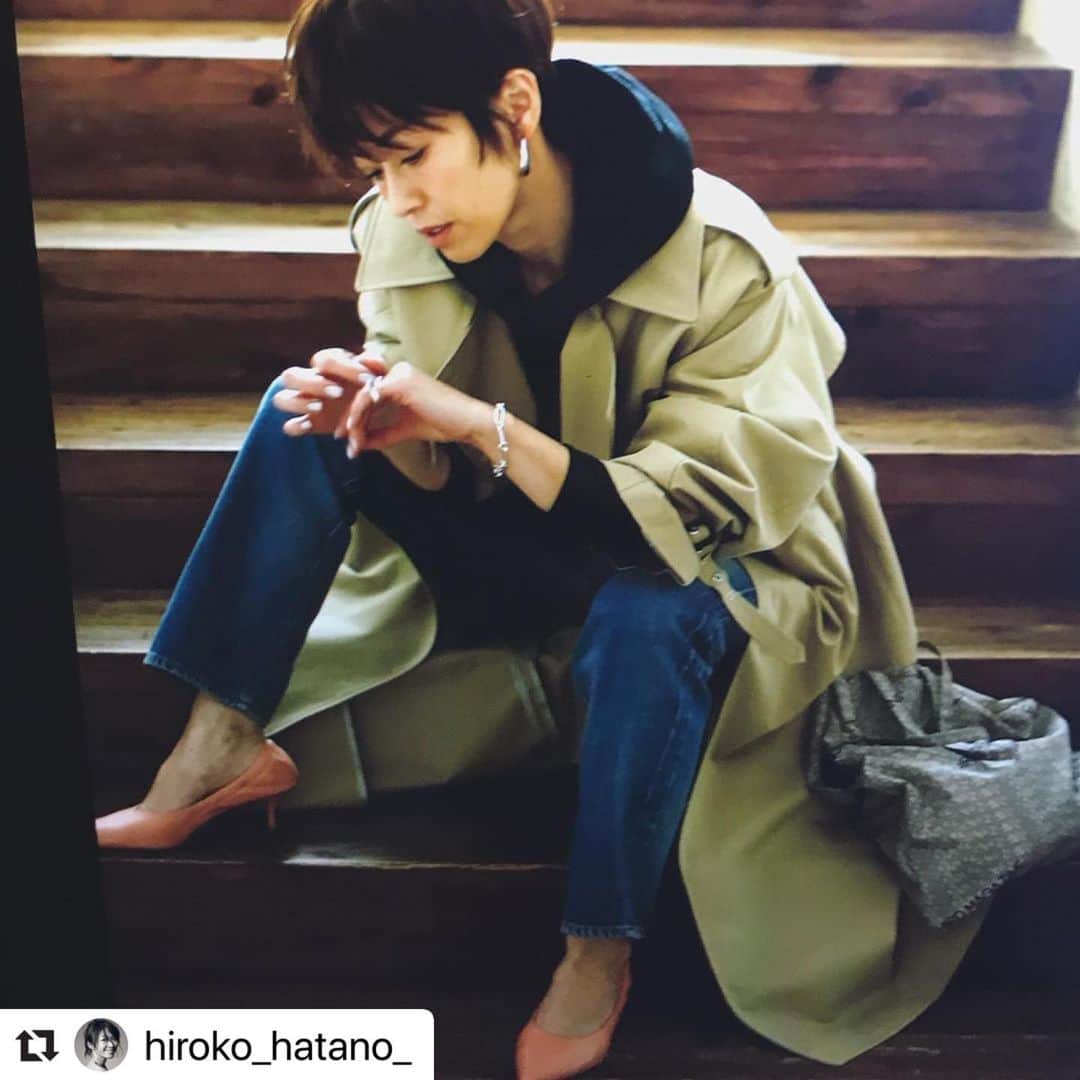 STORY公式さんのインスタグラム写真 - (STORY公式Instagram)「#Repost @hiroko_hatano_ with @make_repost ・・・ @story_love40 5月号で撮影した靴ページの中の一枚。 大人気の　甲深シャーリング@pippichic_official のコーラルピンクを新調しました。 履ける日が待ち遠しいな。  撮影／須藤敬一　ヘアメイク／森ユキオ（ROI）スタイリスト／入江未悠」4月10日 20時30分 - story_love40