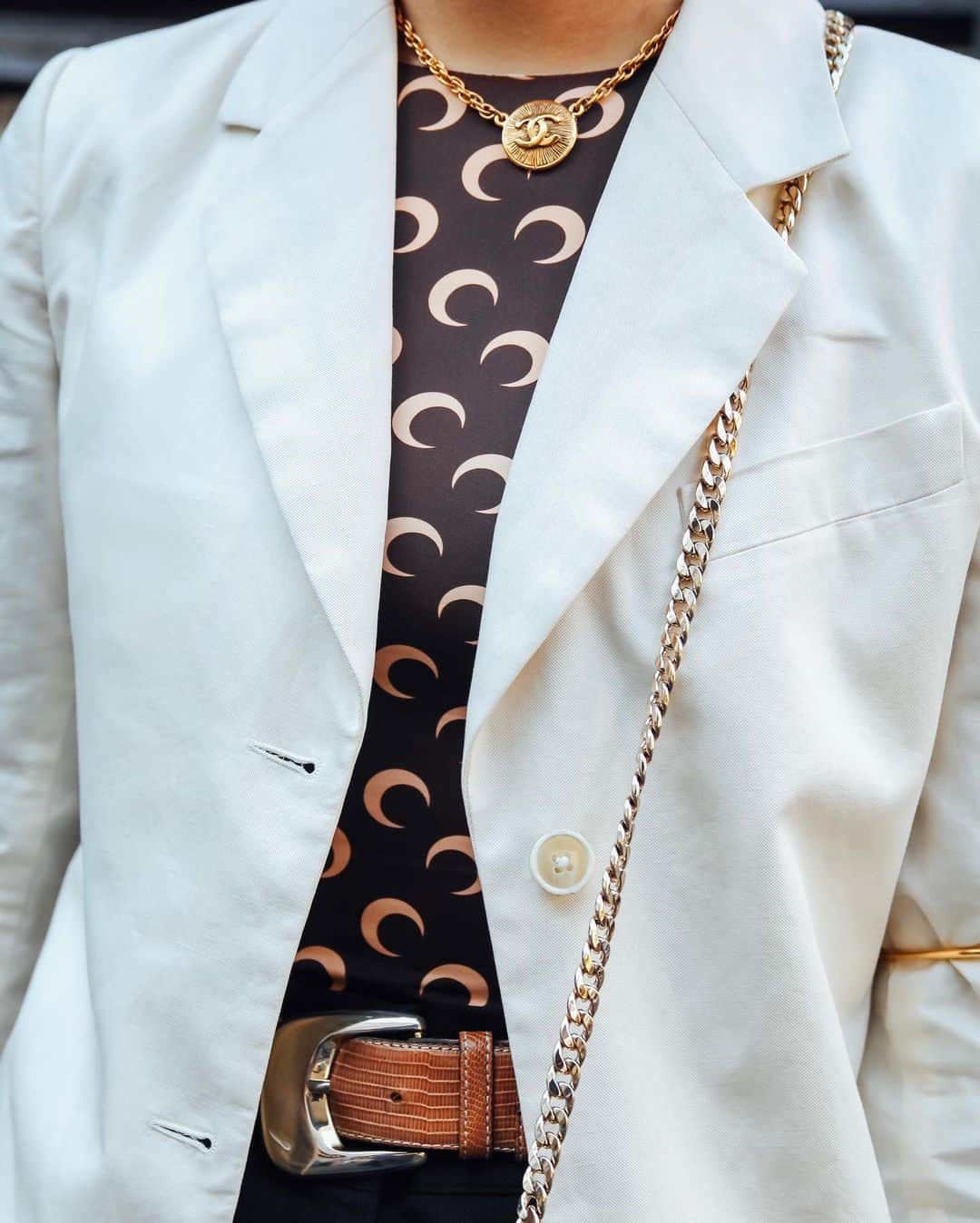 Fashionsnap.comさんのインスタグラム写真 - (Fashionsnap.comInstagram)「【#スナップ_fs】 Name：kiyoka Jacket #MaisonMargiela Shirt #MARINESERRE Pants #MaisonMargiela Bag #JWANDERSON Shoes #JohnGalliano Necklace #CHANEL  #fashionsnap #fashionsnap_women」4月10日 20時31分 - fashionsnapcom
