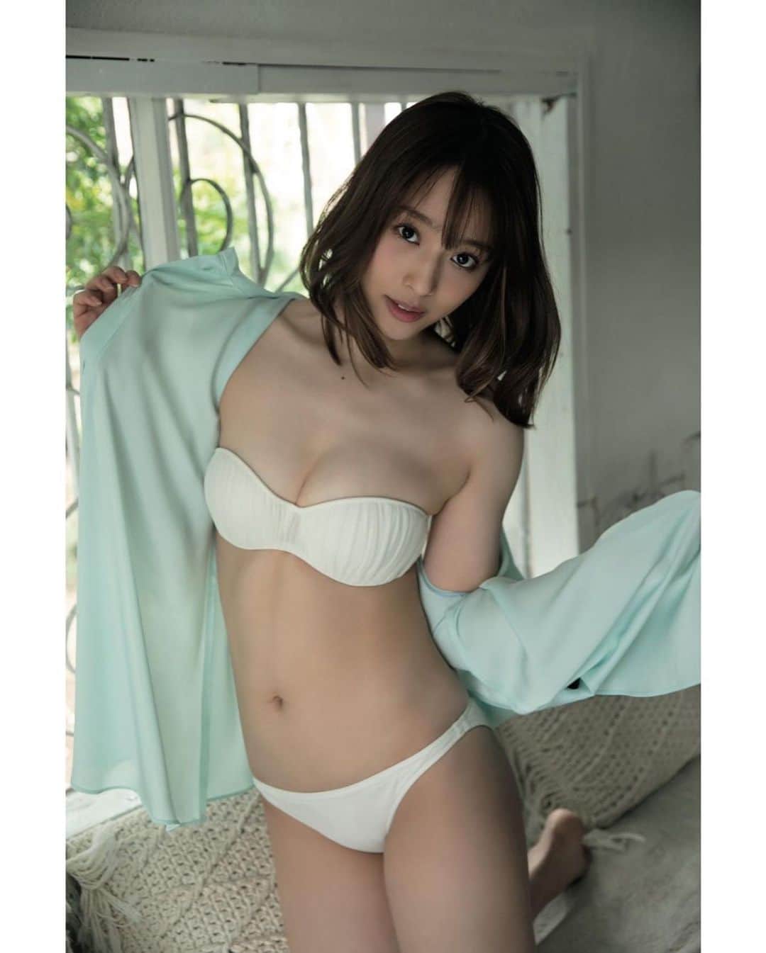 神部美咲さんのインスタグラム写真 - (神部美咲Instagram)「本日発売❤︎ちらり。 #ヤングアニマル」4月10日 20時34分 - jimbu_misaki