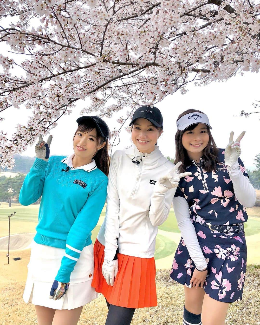 高橋としみさんのインスタグラム写真 - (高橋としみInstagram)「今日のuuum golfは なんとこころちゃんがゲストです❤️ なみきちゃんと3人でワイワイラウンド！ ぜひ見てください😊✨ こころちゃん相変わらず上手でした😳❤️ ストーリーにもURL載せておきます🌸 . 寒かったけど楽しかったなー⛳️ またこのメンバーでラウンドしたい❤️ ウェア　@samantha_golf ✨✨ . 撮影は3月ですよー🌸 #ゴルフ#ゴルフ女子 #サマンサタバサゴルフ #サマンサゴルフ #uuumgolf #こだまゴルフクラブ」4月10日 20時47分 - toshimi_1002