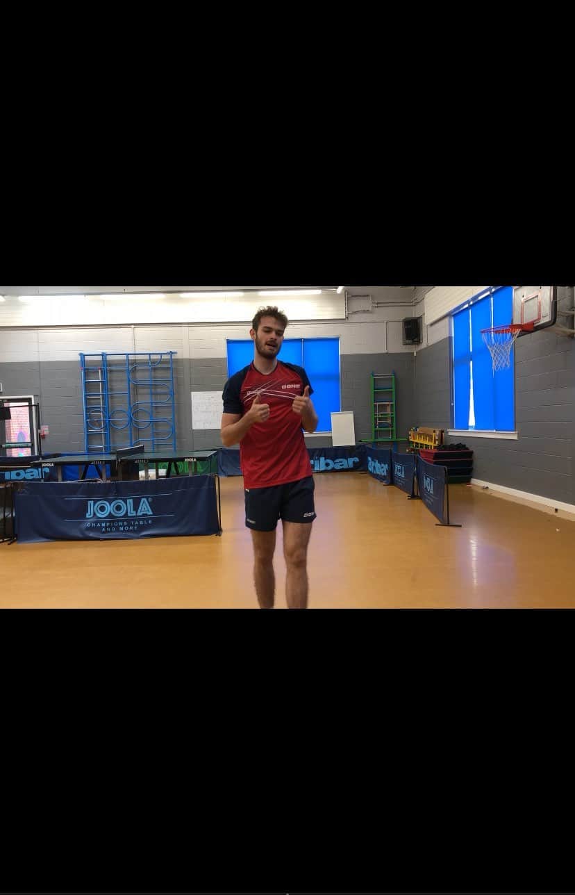 サム・ウォーカーのインスタグラム：「Here’s a short but intense workout I’ve been doing whilst in lockdown to really get my heart rate up! All you’ll need is a skipping rope!  50 double skips 6 frog jumps 40 double skips 6 frog jumps  30 double skips  6 frog jumps 20 double skips 6 frog jumps 10 double skips  6 frog jumps 20 double skips  8 burpees 30 double skips  8 burpees 40 double skips  8 burpees 50 double skips  8 burpees Try to complete with as little rest and as few mistakes on the skips as possible!! 💪🏻👊🏻」