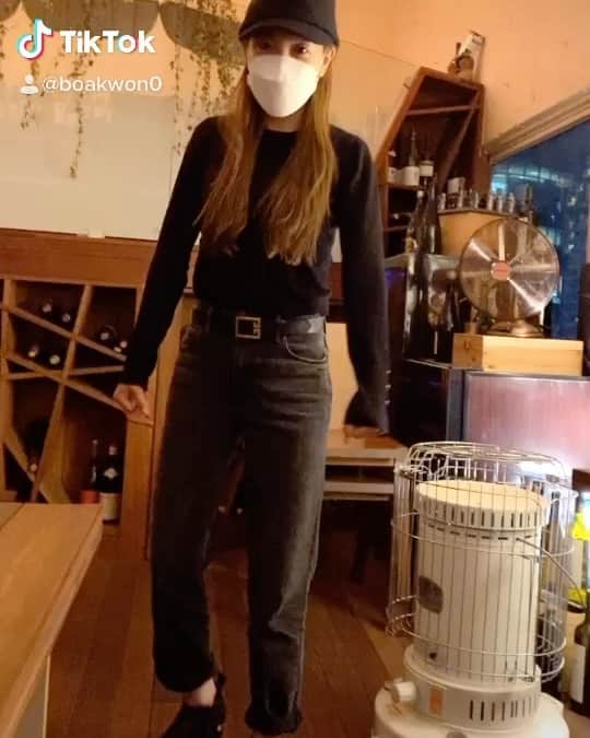 BoAのインスタグラム：「First tictok👻 아직 어렵다 ㅋ」