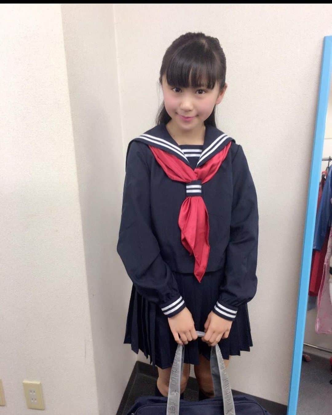 須田理夏子さんのインスタグラム写真 - (須田理夏子Instagram)「・ ・ ・ セーラー服コレクション✨ スライドしてみてね😊 段々と幼いよ笑  #高校生 #jkブランド #jk  #おしゃれ  #me #系統バラバラ系女子  #須田理夏子 #乃木坂46  #乃木坂好きな人と繋がりたい #乃木坂好きな女ヲタさんと繋がりたい #乃木坂 #3期生 #岩本蓮加 #岩本蓮加推し #photo #photography #followｍe #他撮り#セーラー服  #過去pic #彼女感  #笑顔 #夢の国  #Disney  #おうち時間  #制服」4月10日 20時57分 - sudarikako