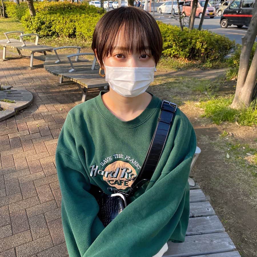 磯俣愛さんのインスタグラム写真 - (磯俣愛Instagram)「この機会に自炊を頑張りだす #自分との戦い . . . 過去pic . . . . #ショート#ショート女子#マッシュ#マッシュショート#マッシュ女子 #マッシュヘア#ct70#古着#古着コーデ #古着女子#古着ファッション#ハイカット #ハイカットスニーカー #スニーカー女子#コンバース#コンバースコーデ#シンプルコーデ#トレーナーコーデ#ショートヘア#ショートボブ#コンパクトショート#ハンサムショート#韓国ヘア#黒髪女子#おうち時間 #hardrockcafe」4月10日 21時14分 - ai_isomata