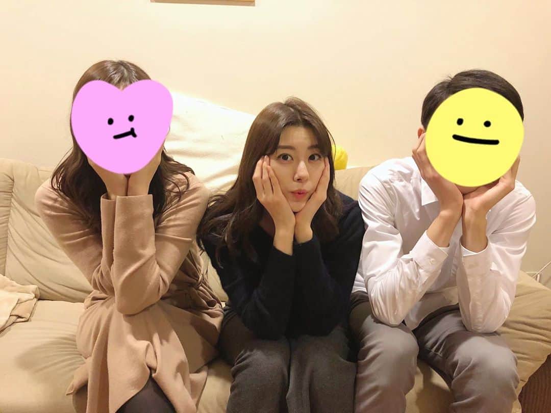 のインスタグラム：「. お正月の3兄妹😗🧡 . 今はぐっと耐えて、会えた時に たっぷり幸せを噛みしめる〜〜！ . あすAbemaTV ミッドナイト競輪 交代での登板で後半のレース担当します🙌🏻 21:30〜22:00頃からの予定です。 おうちで晩酌しながらでもぜひ🍶🌟 . #実は弟もいるんですよ #長女が1番身長小さいの」