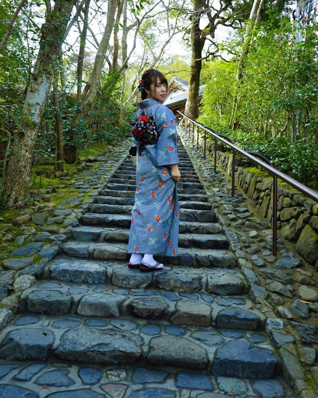 河西あみさんのインスタグラム写真 - (河西あみInstagram)「落ち着いたら京都に行きたいなぁ❤️夏くらいには落ち着くかなぁ…。 最早京都が好きすぎて京都に住みたいよね。 福岡も住みやすいけど‼️ #kyotojapan  #京都 #きもの  #鈴虫寺 #japanesegirl」4月10日 21時38分 - ami_kasai_japan