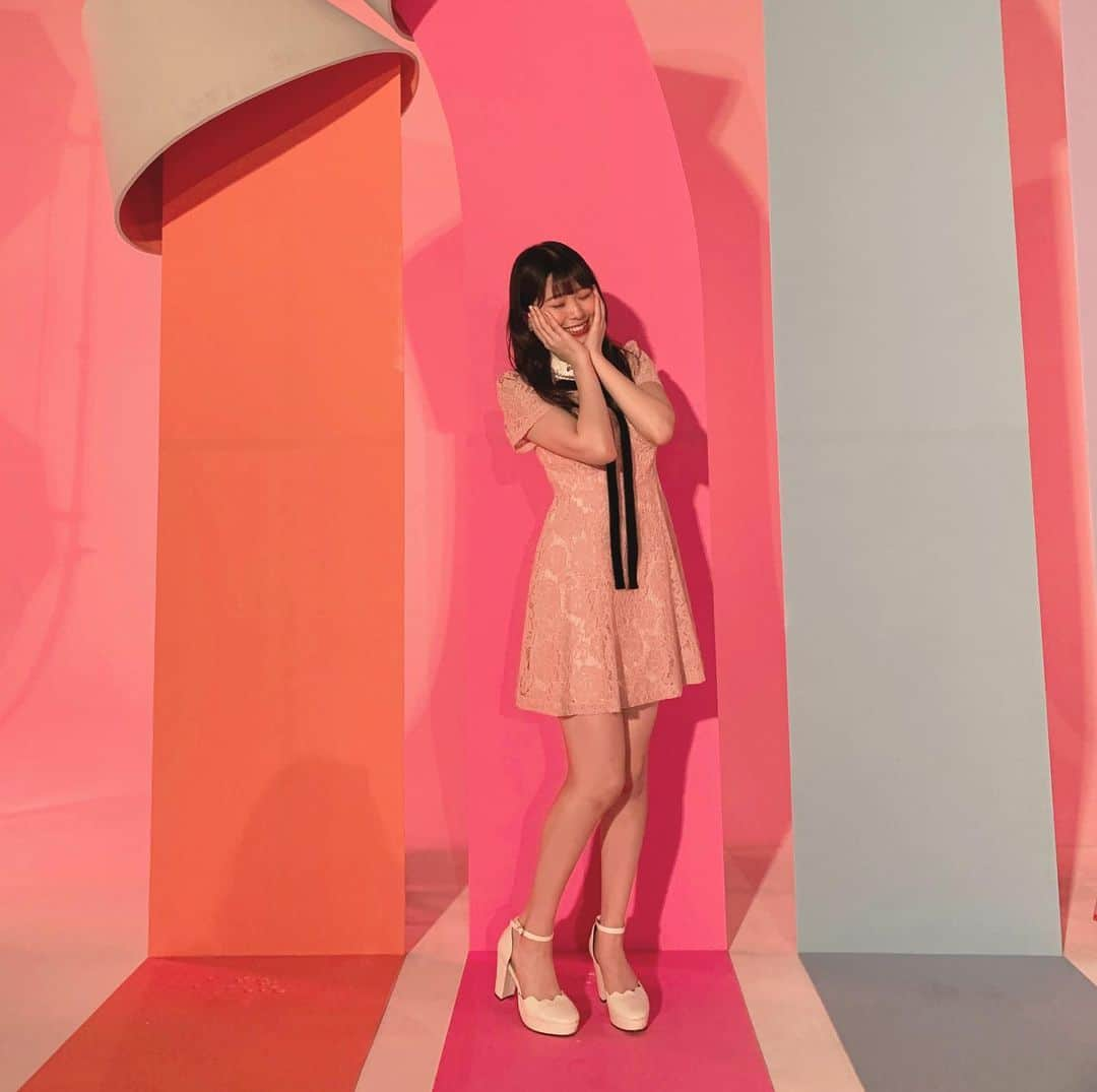 安田桃寧さんのインスタグラム写真 - (安田桃寧Instagram)「. NMB48 23rd Single 「だってだってだって」  ジャケット写真こんなかわいいのに完成しました！😍 私はType Cのピンクです💗 見つけてください〜  そして、 Type BにはTeam M曲 「青春はブラスバンド」 が収録されています📯♪ 5/13発売ですよ〜♡ #nmb48  #だってだってだって」4月10日 21時46分 - peachpeach_o6o8