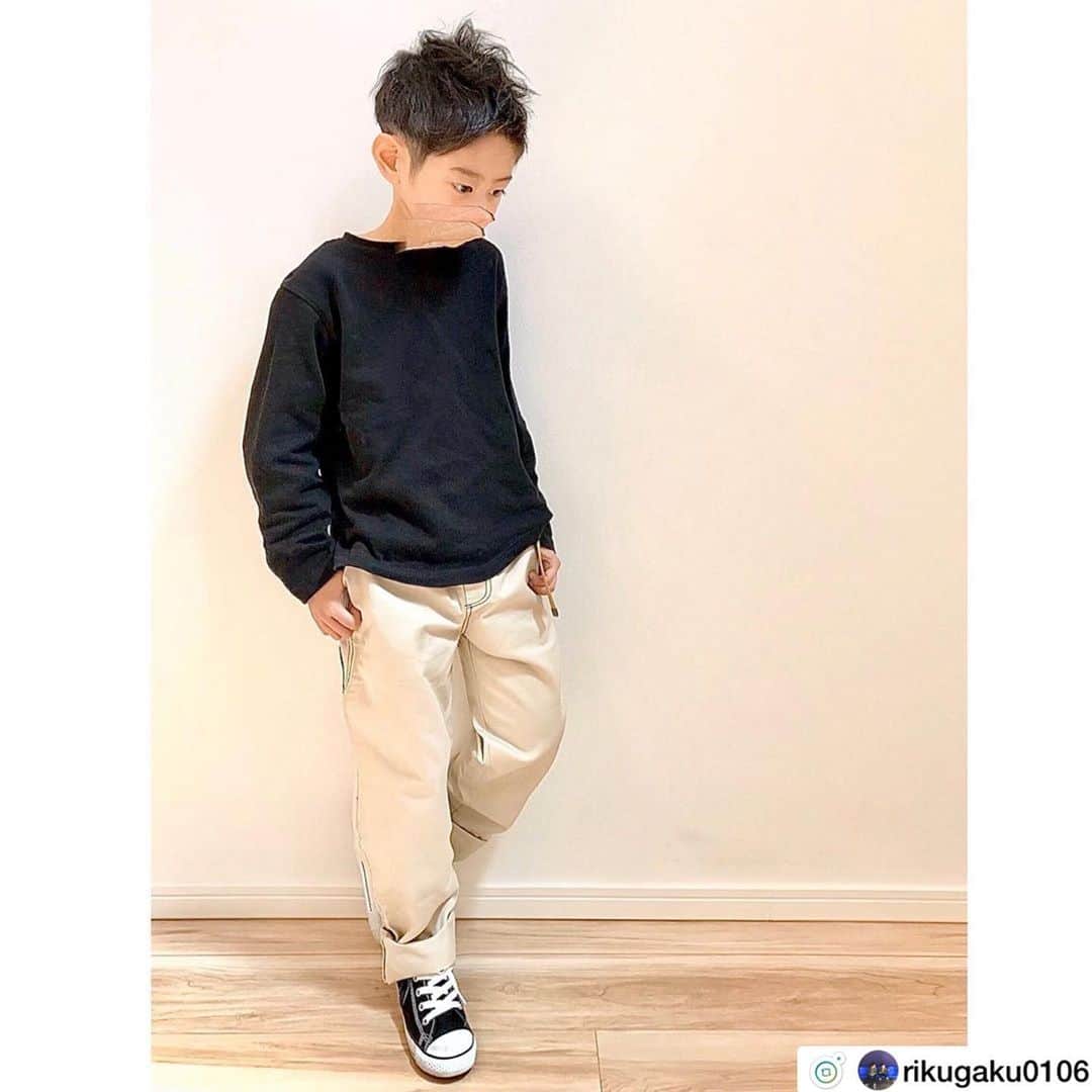 GLAZOSさんのインスタグラム写真 - (GLAZOSInstagram)「#repost . @rikugaku0106 様 ありがとうございます😊❣️ . . #simple . . 👕→ @gu_global（昔の物です） . 👖→ @glazos_official . . #kidsfashion #kids_japan #kidswear #kidsootd #boy #outfit #キッズヘア #キッズファッション #キッズコーデ #通学コーデ #小学生 #2年生 #gu #glazos #ペインターパンツ #ホワイトパンツ #お洒落さんと繋がりたい」4月10日 21時47分 - glazos_official