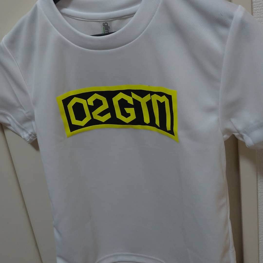 長島☆自演乙☆雄一郎のインスタグラム：「自演乙のジム。02GYMドライTシャツです。恐縮ですがグッズ購入で応援して頂けると嬉しいです！！ 3800円送料込みです。詳しくメッセージ下さい！宜しくお願い致します！！サイズは少年110 〜160大人 ss〜3Lです。  #休業　#自粛　#格闘家　#自演乙　#オタク　#コスプレ 　#キックボクシング 　#K1　#2ちゃん　#5ちゃん　#vip」