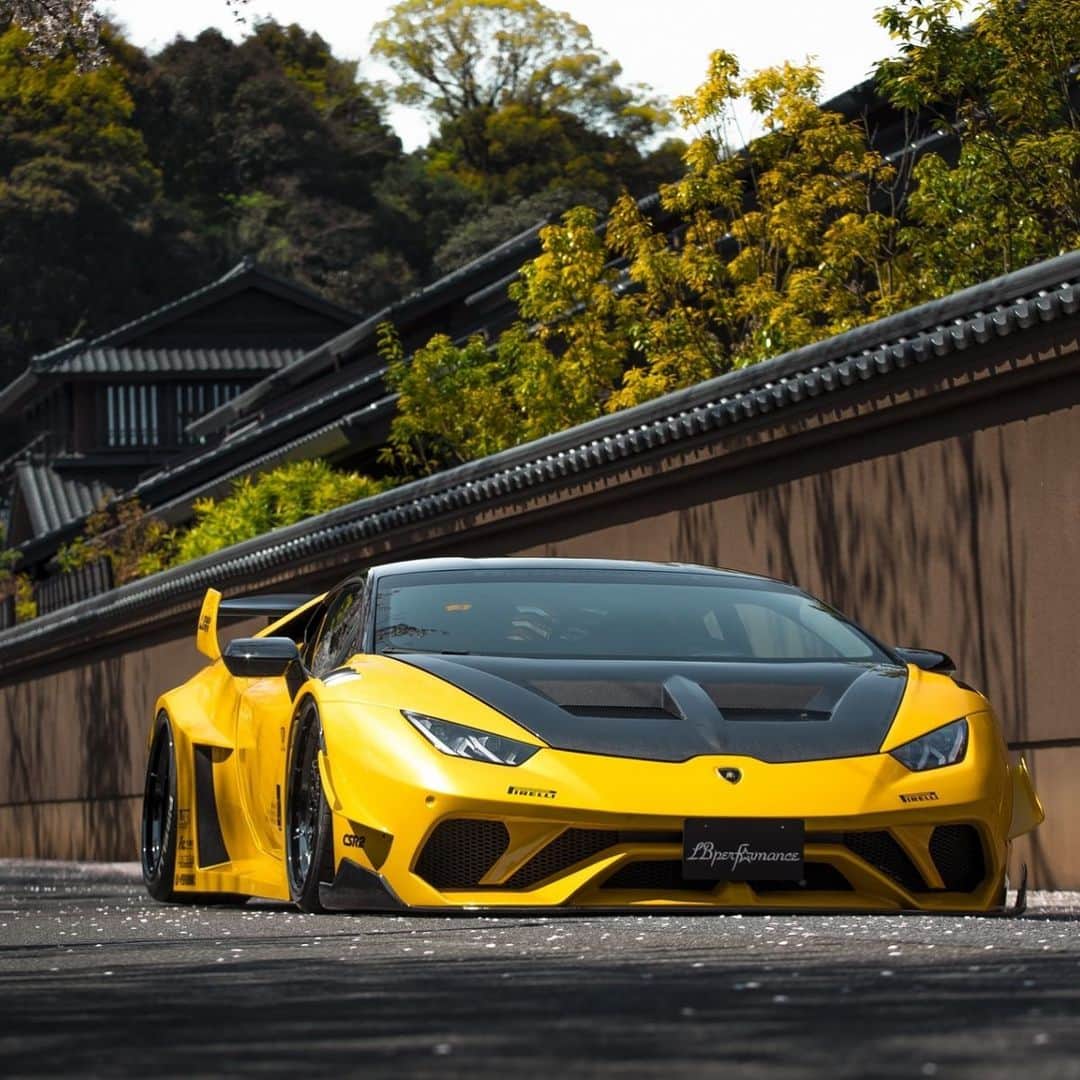 のインスタグラム：「Liberty walk自由に歩く！！！ LB★シルエットWORKS JAPAN😊  @libertywalkkato @lamborghini@hirosta92 #libertywalk #libertywalkkato#lamborghini#lamborghinihuracan #fiexhaust #airrexsuspension #chrisbrownofficial #gt300#huracan#drift#usa#libertywalkeu#ltmw#goodwoodfos#supercar#スーパーカー」