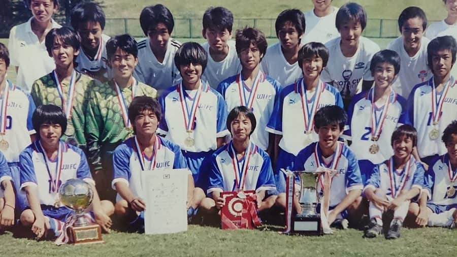 武岡優斗さんのインスタグラム写真 - (武岡優斗Instagram)「宇治FC。  懐かしいね^ ^笑 noteにいろいろ書いたけど笑  謎にセンター飾ってるし…  年下やなのに笑  今思い返しても謎…笑  なぜこの構図になったのか…  ラストの写真は 人生で初めて10番着た時かなー？ 基本10番キャラちゃうし。  懐かしいね^ ^  #武岡優斗 #宇治FC #懐かしい #19年前 #20年前 #若いね #髪型やばいね #サラサラヘアー #ストレート過ぎ #note #色々書いたから #興味があれば見てください #現場からは以上です🙏」4月10日 22時16分 - yuto_takeoka17