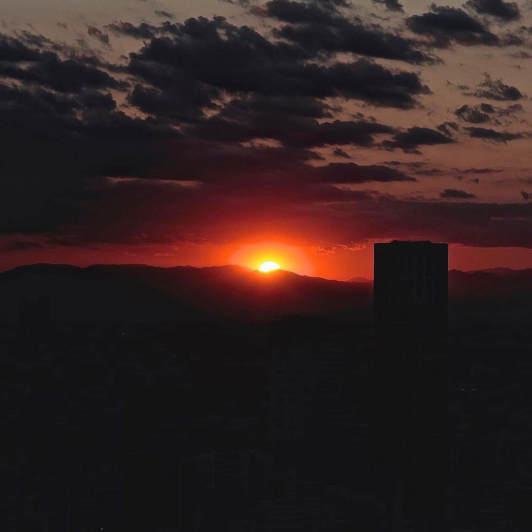 大石 征裕さんのインスタグラム写真 - (大石 征裕Instagram)「4／10 Sunset. #stayhome #stayathome #家にいよう」4月10日 22時29分 - oishi_masahiro