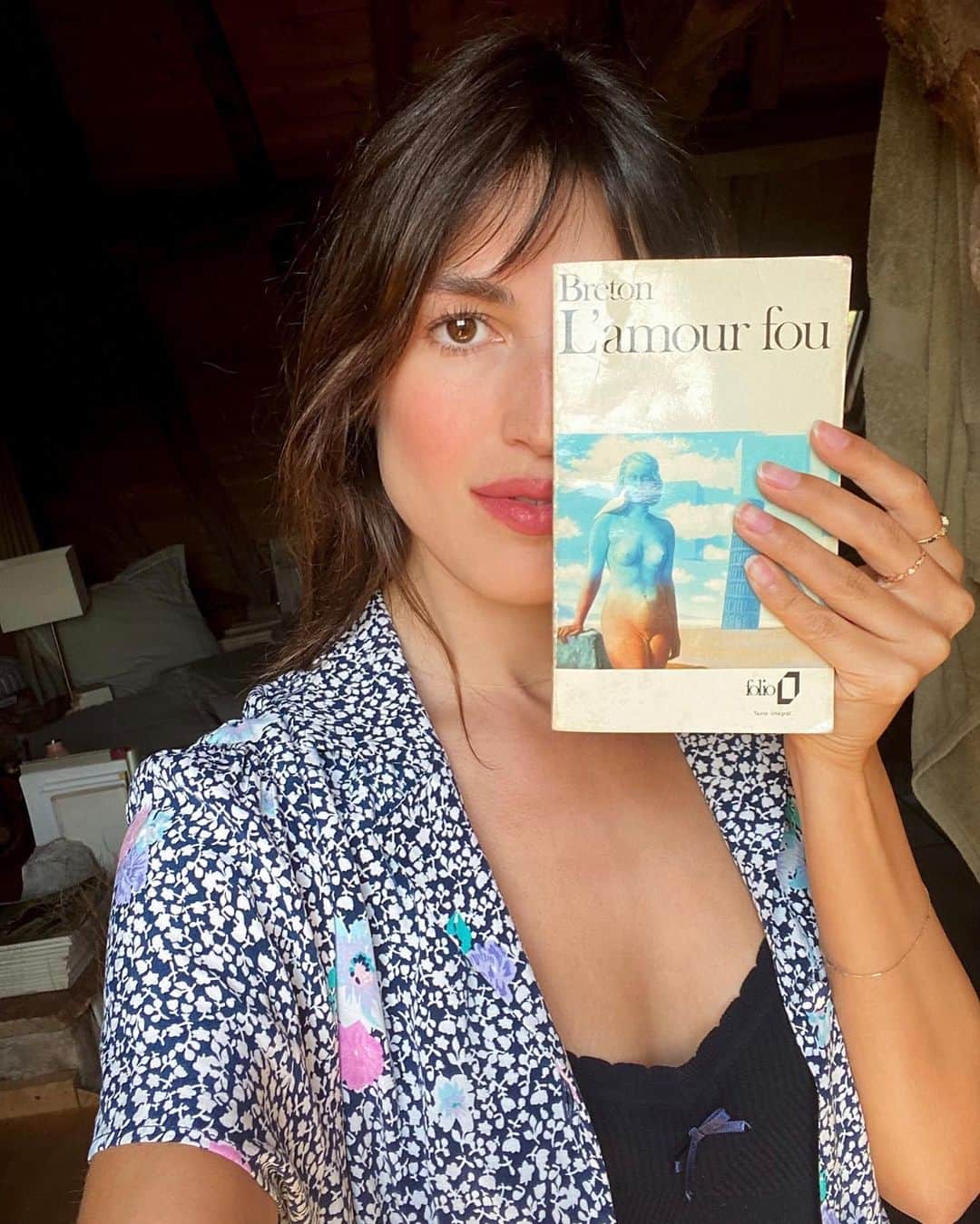 Jeanneのインスタグラム：「My quarantine books crush 📚 What’s yours? 💕」