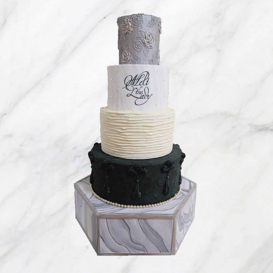 KUNIKAのインスタグラム：「Congratulations on opening a new store for @meltthelady ❤︎﻿ ﻿Thank you so much and congratulations @____ayagram____ 🤍 ﻿ ﻿ #meltthelady  #decorationcake #sugarcake  #sugarcakes #artofkunika」