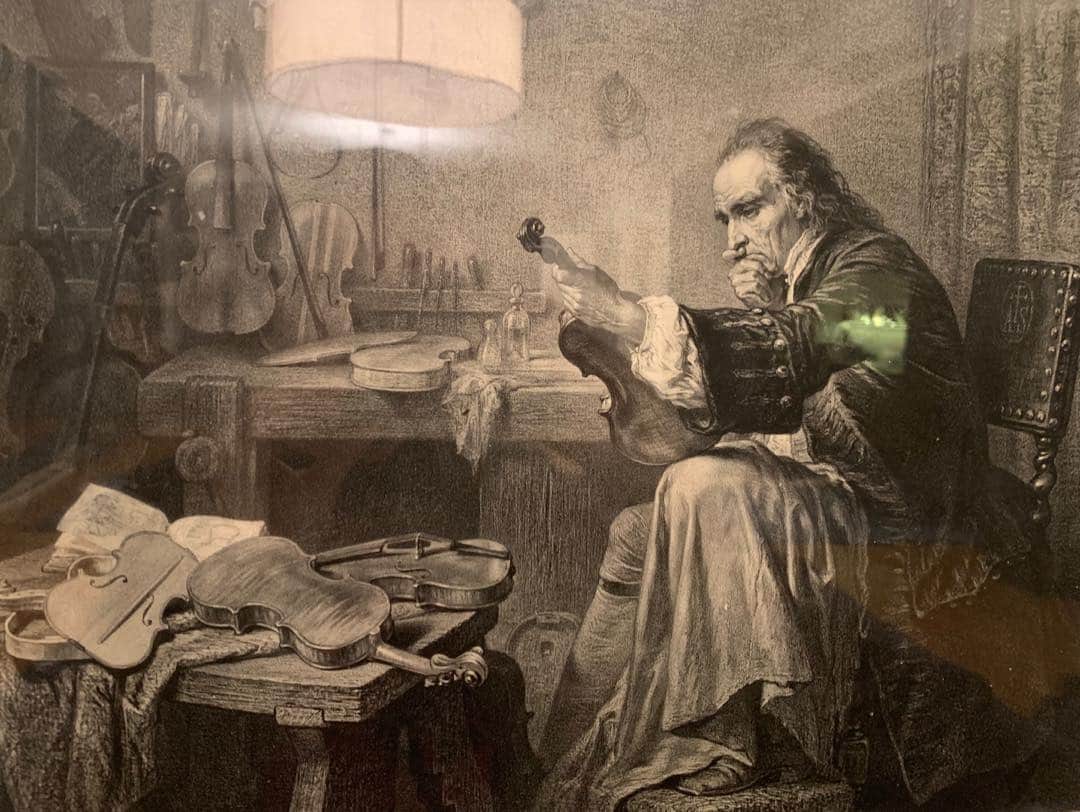 デイヴィッド・ギャレットさんのインスタグラム写真 - (デイヴィッド・ギャレットInstagram)「One of the most famous drawings of Antonio Stradivari.( only a copy of course! 😉) Enjoying my living room.」4月11日 4時36分 - davidgarrettinsta
