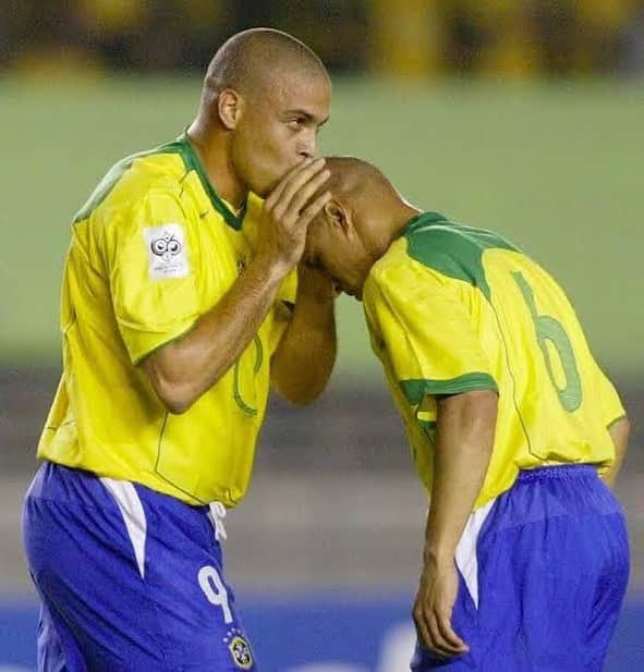 ロナウドのインスタグラム：「260 jogos juntos. O maior parceiro da minha carreira. Um dos melhores amigos que o futebol me deu. Do campo pra vida. Parabéns, lindo! @oficialrc3 #rc3」