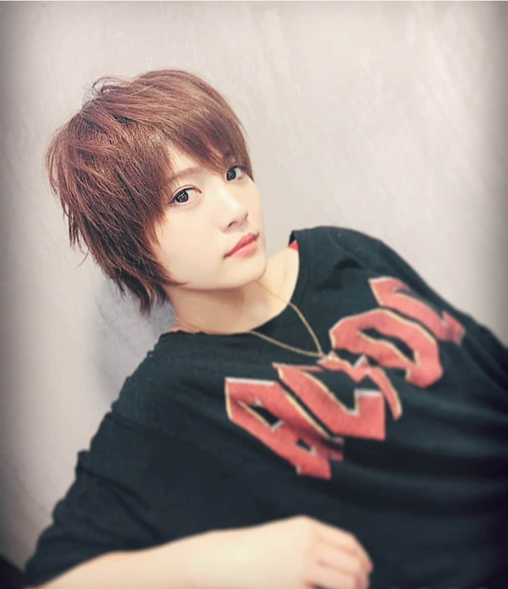 美沙玲奈のインスタグラム：「#ショートカットの日 ？ これが本物のショートカットや！」