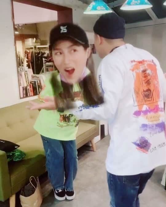 安柏兒のインスタグラム：「什麼都別說，先尬舞 🤛🏽🤛🏽🤛🏽 #tiktok#wowyoucanreallydance」